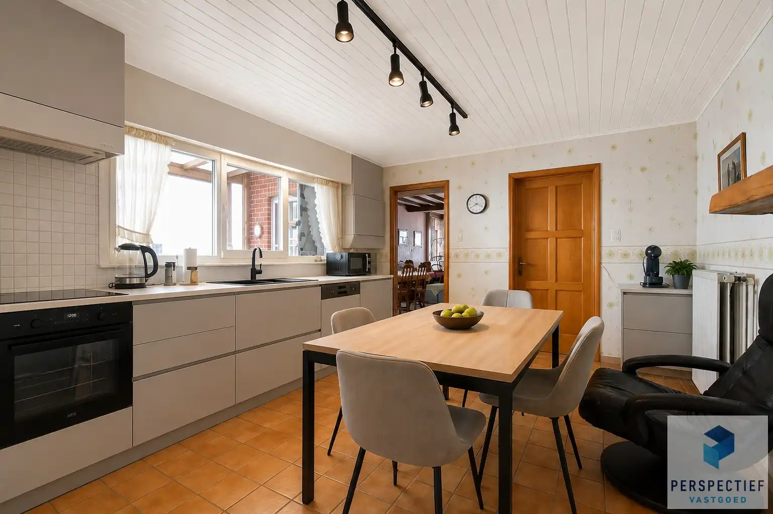 Rustig en centraal gelegen woning met landelijk uitzicht, grote garage en tuin foto 6