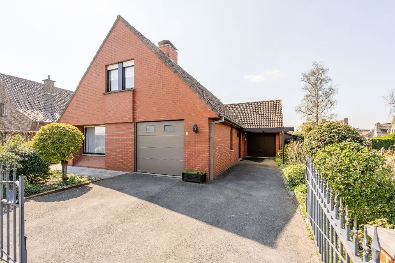 Ruime woning met zuid gerichte tuin (opp. 690m²) 4 slaapkamers! foto {{pictureIndex}}