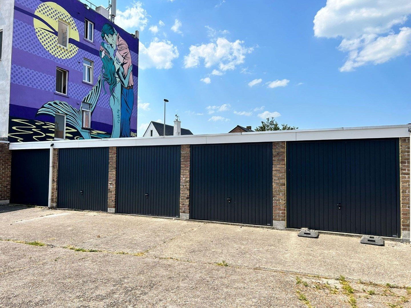 Garageboxen in hartje Mariakerke met mogelijkheid tot LAADPAAL! foto {{pictureIndex}}