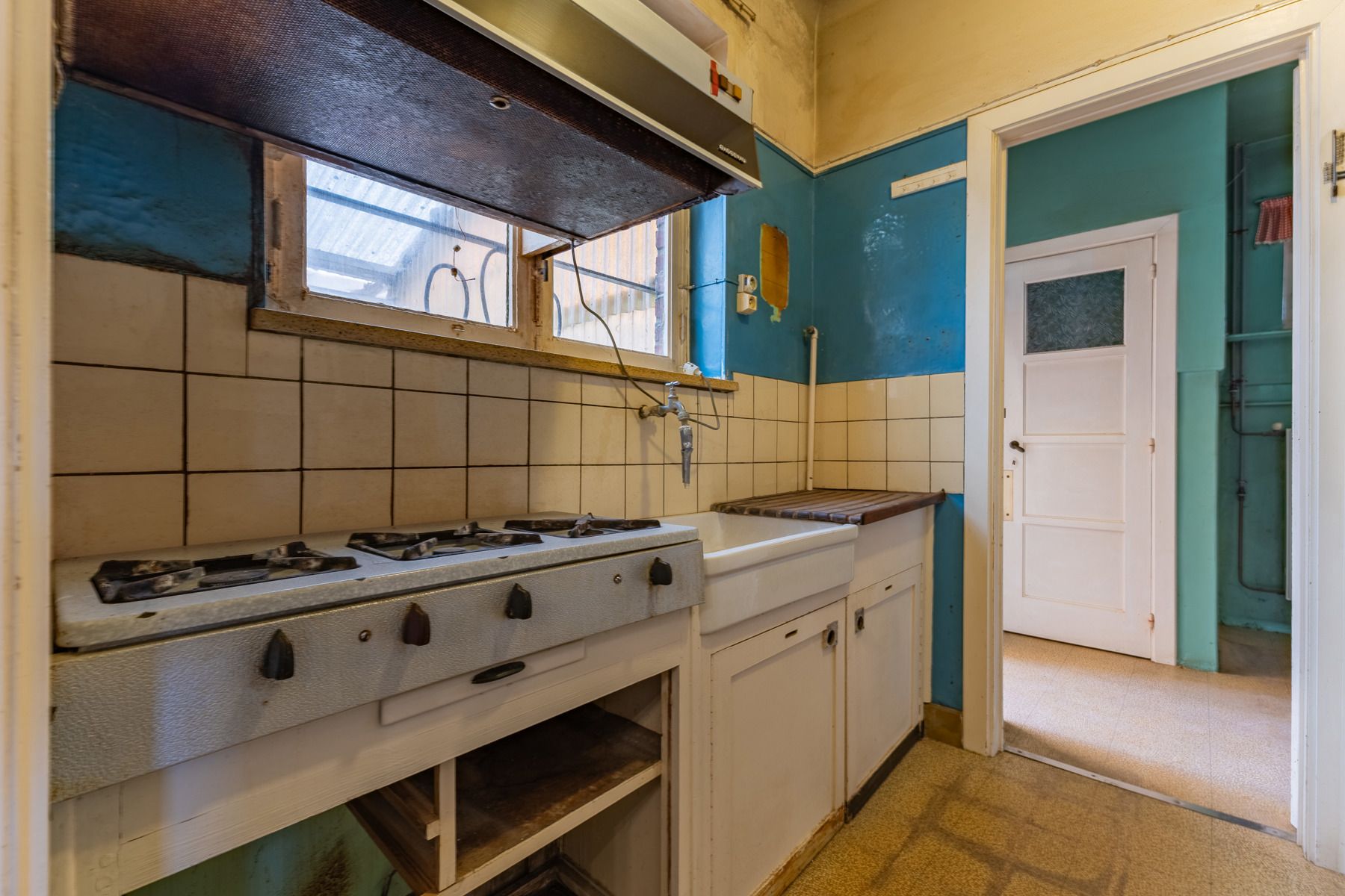Gunstig gelegen te renoveren driegevelwoning foto 6