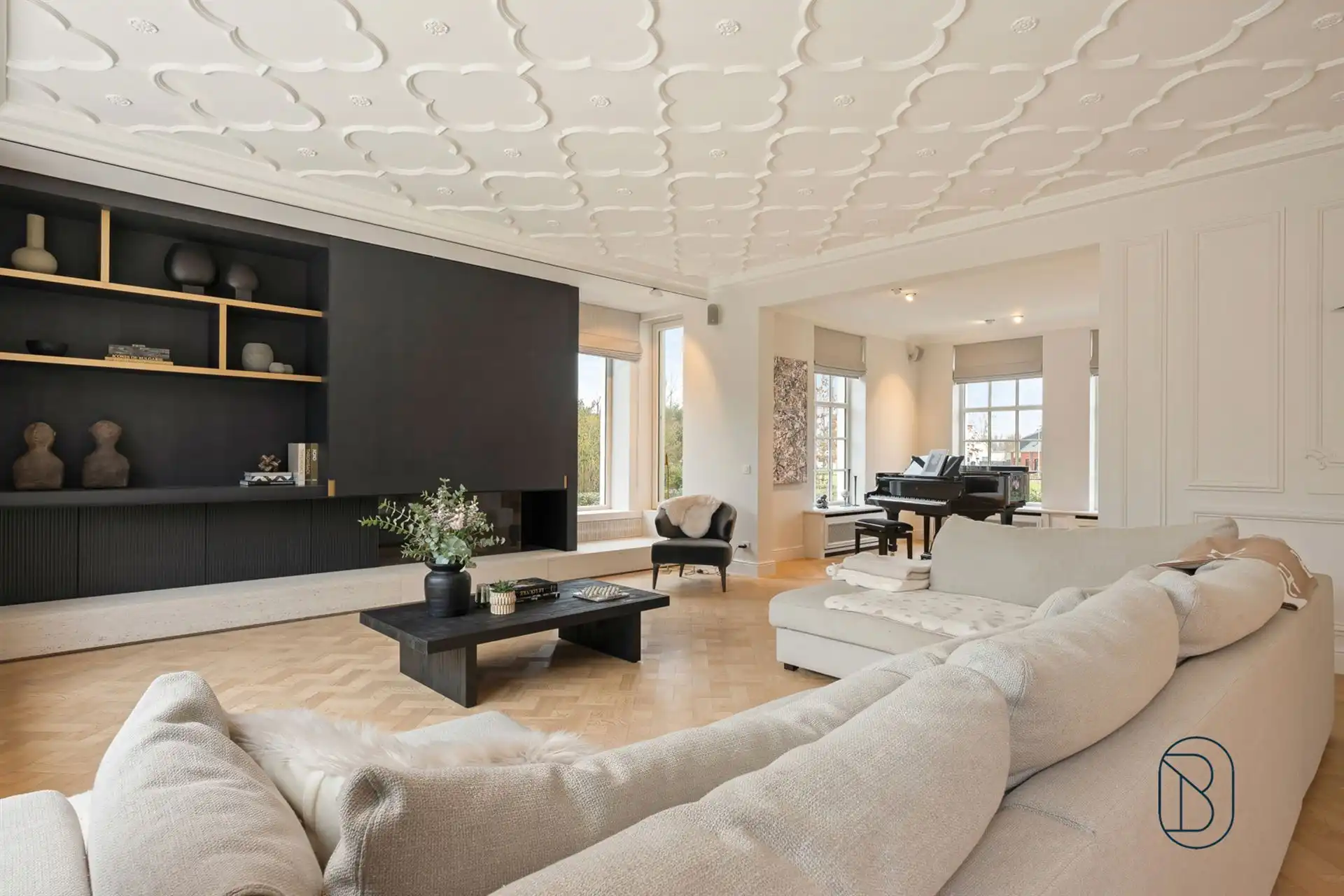 Prachtig afgewerkte franse villa met bijgebouw en zwembad foto 21