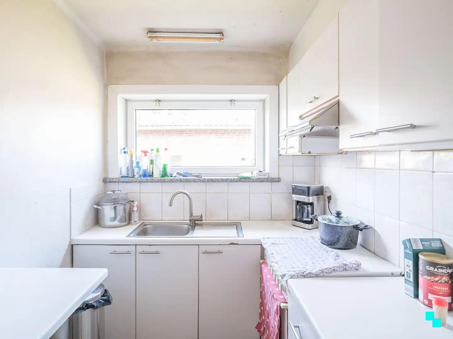 Renovatieproject met uitgestrekte tuin in groene omgeving foto 8