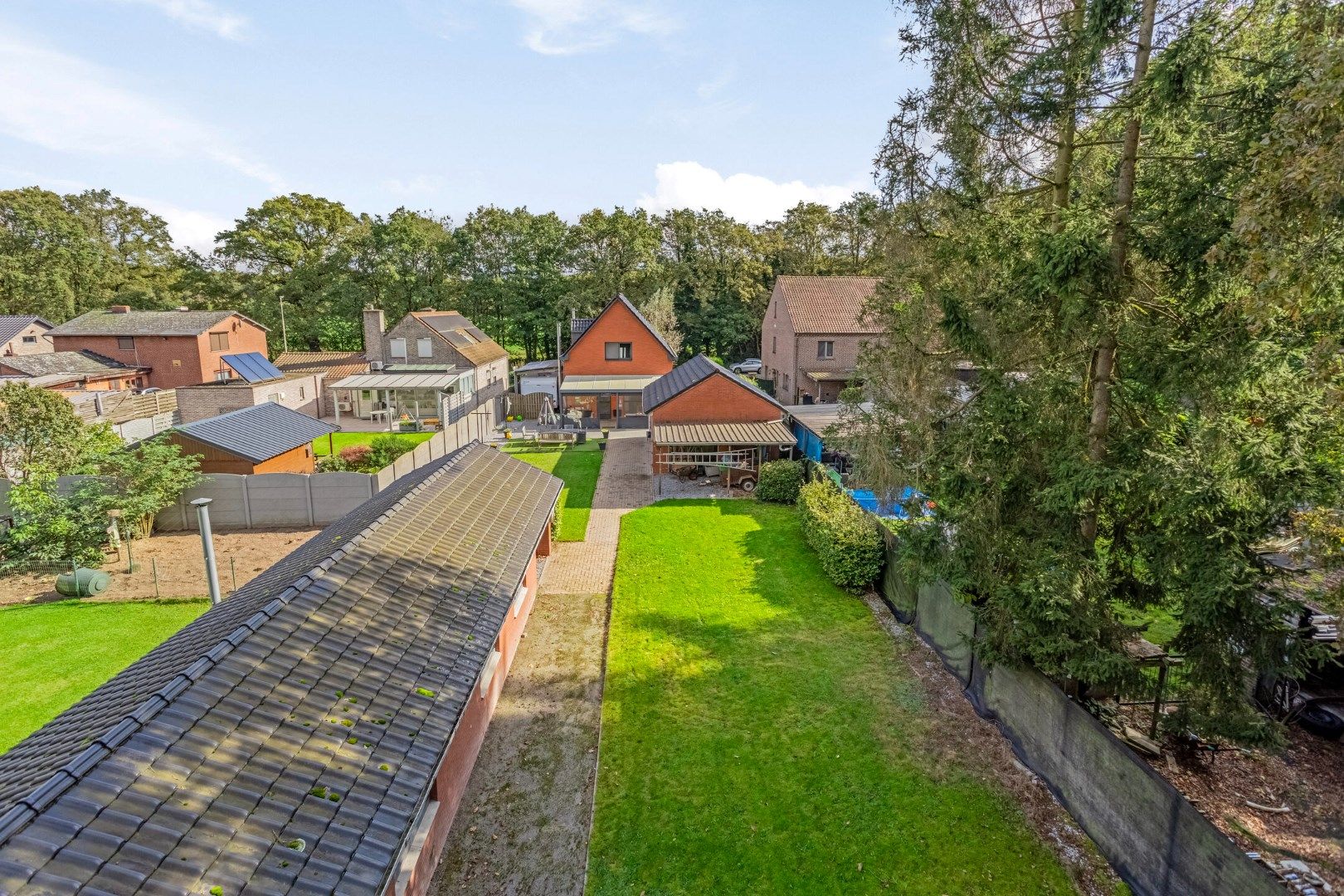 Instapklare en rustig gelegen (OB), 3 slpk, 249 m², 15a23ca, garage, hobbyruimte foto 16