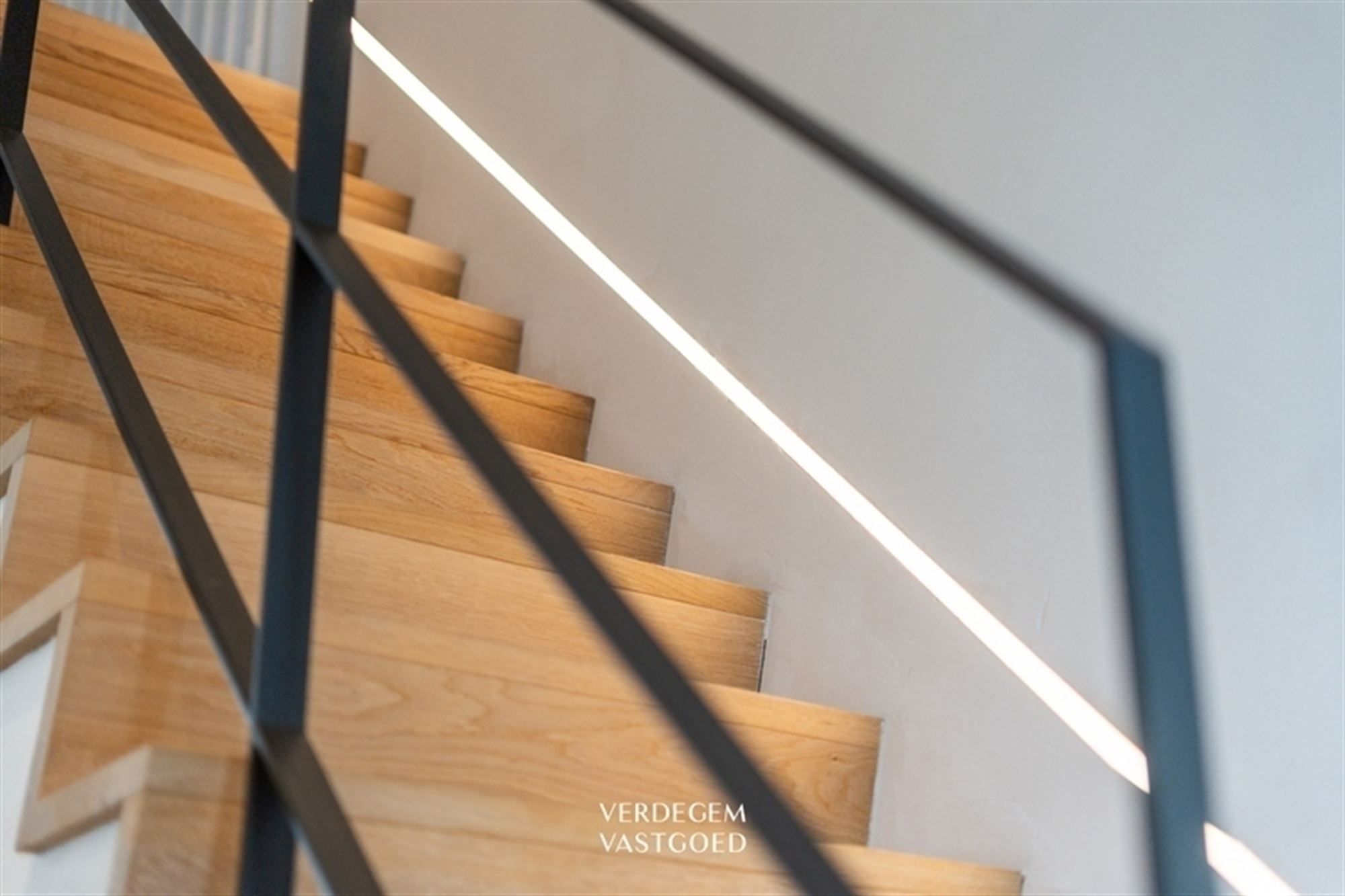 Ultragezellige en instapklare woning in het hart van Wippelgem foto 13