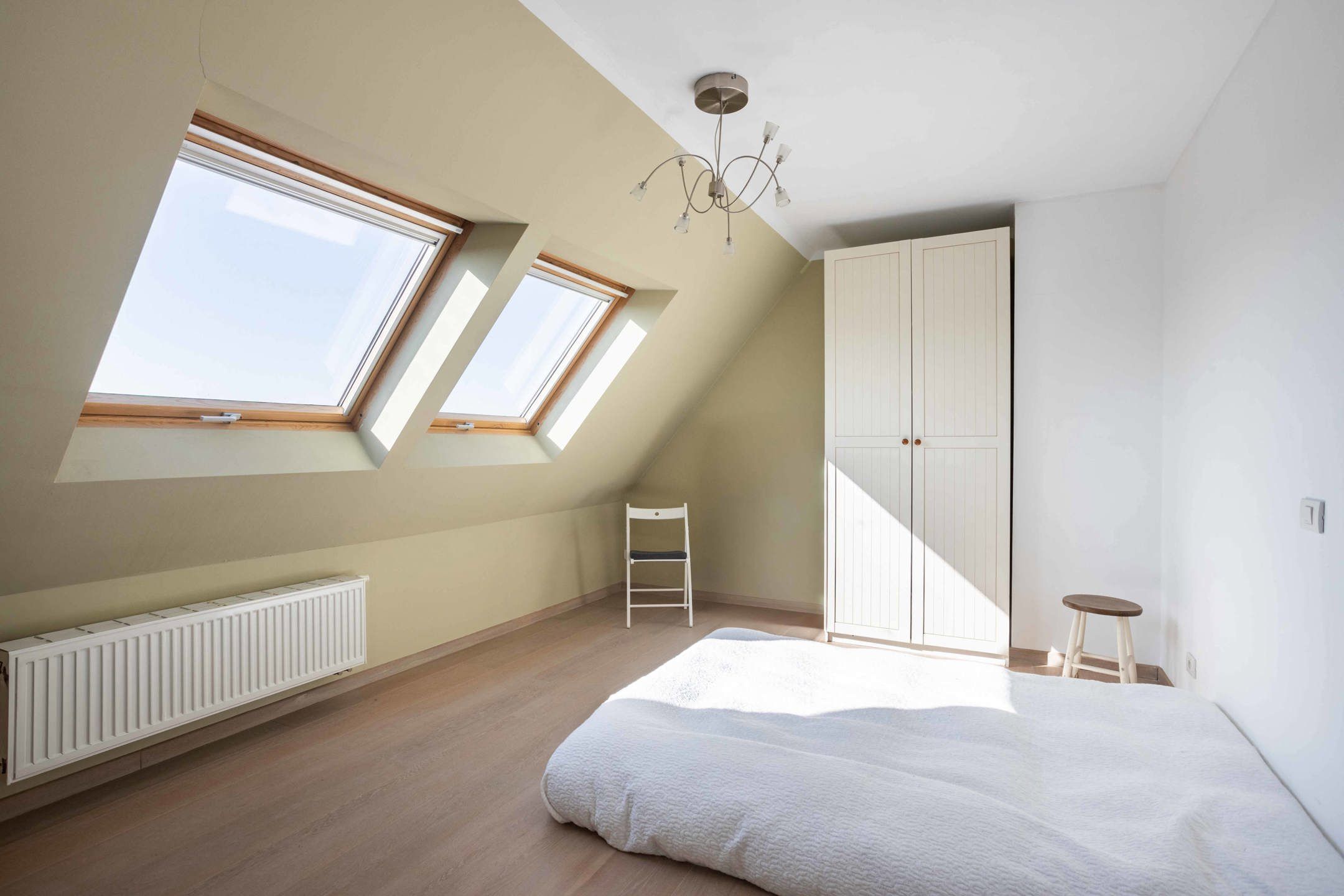 Ruim en lichtrijk 2-slpk appartement te koop met garagebox foto 11