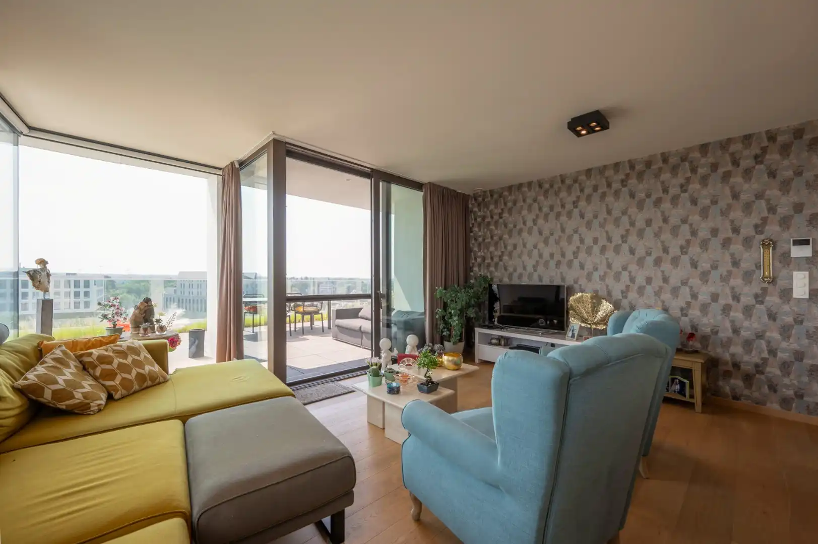 Recent appartement met autostaanplaats op een centrale locatie in Brugge! foto 3