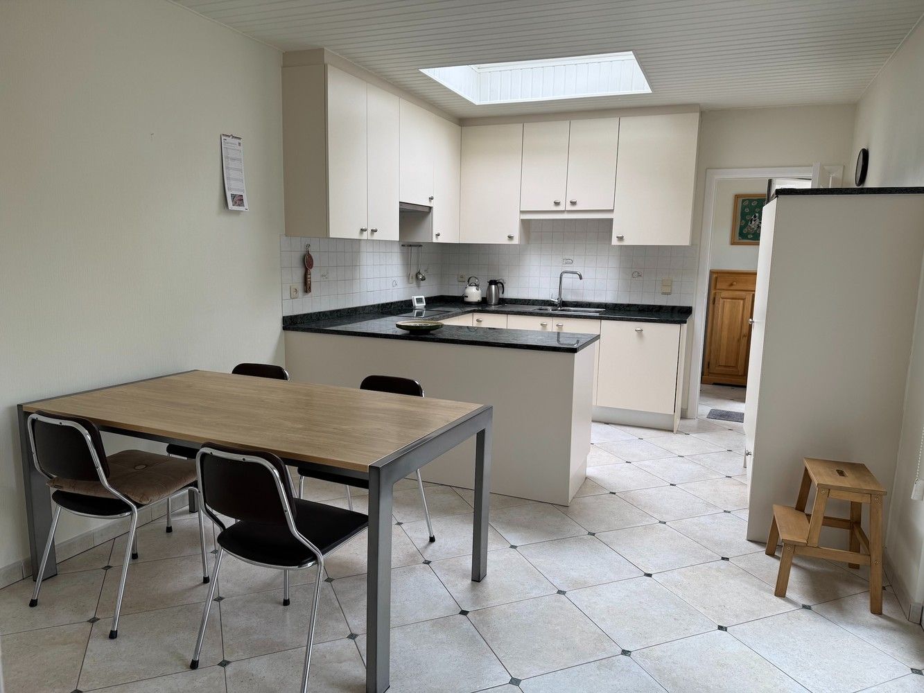 Goed verzorgde halfopen woning met 3 slaapkamers foto 9