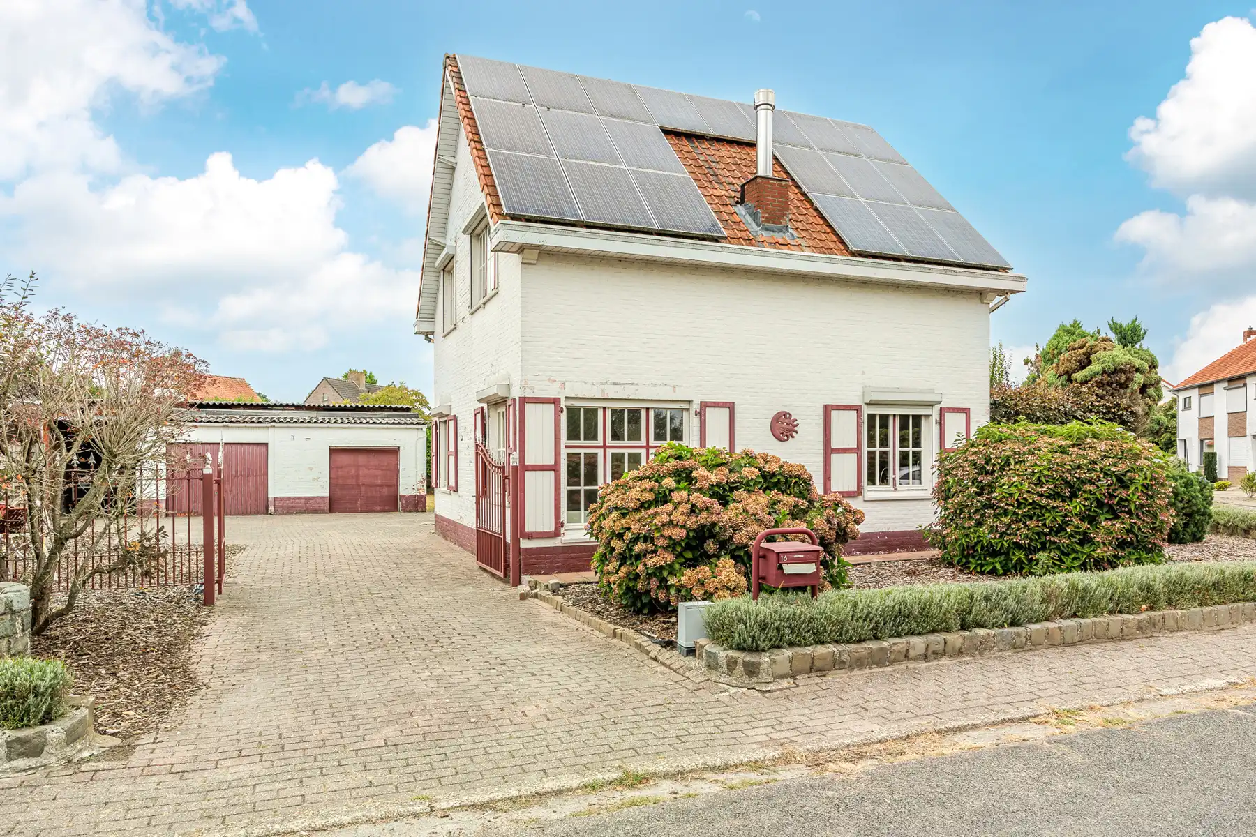 Hoofdfoto van de publicatie: Rustig gelegen charmante woning met 3 slaapkamers op 730m²