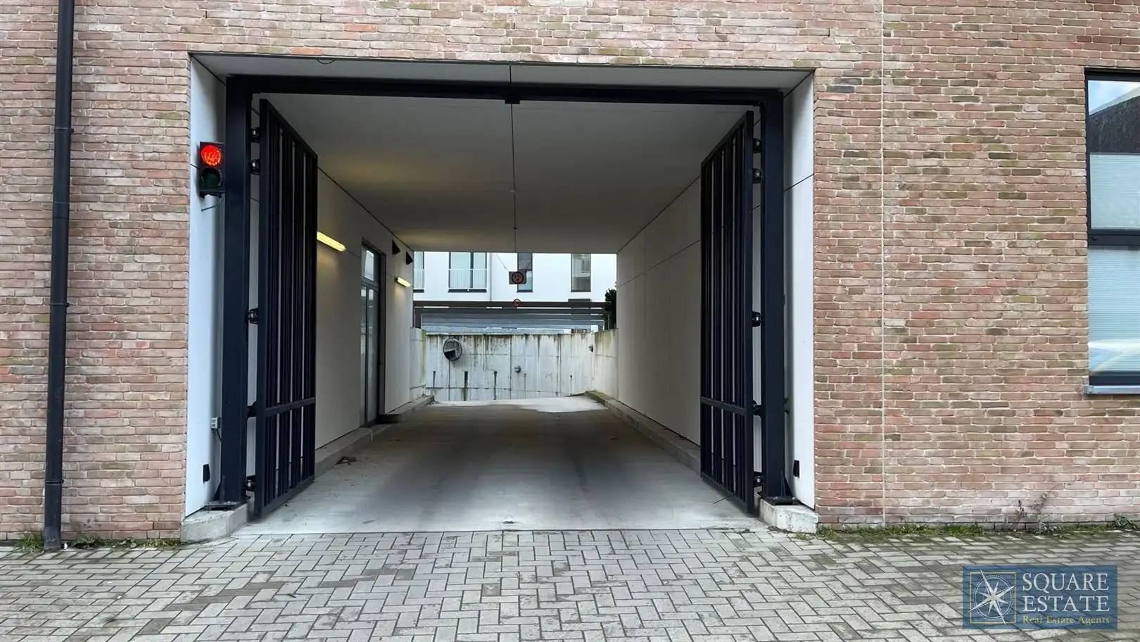 Garage/Parking foto {{pictureIndex}}