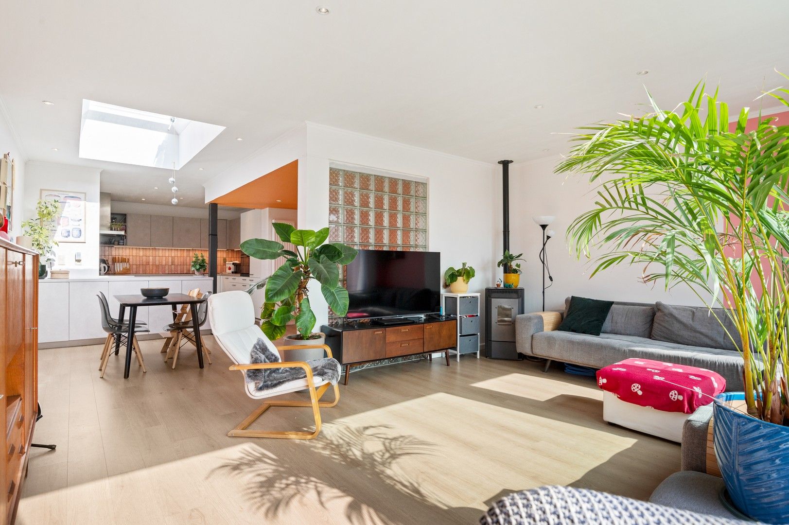 Energiezuinige woning met 4 slpk, inpandige garage en tuin foto {{pictureIndex}}