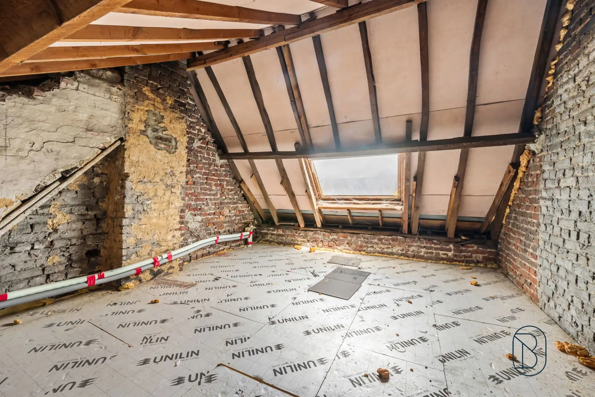 Te renoveren woning met 2 slk! foto 15