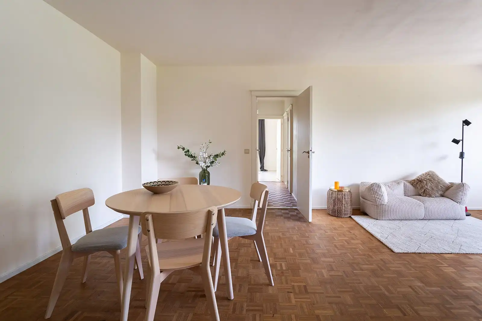 Ruim appartement met 4 slaapkamers, 2 badkamers en terras foto 9