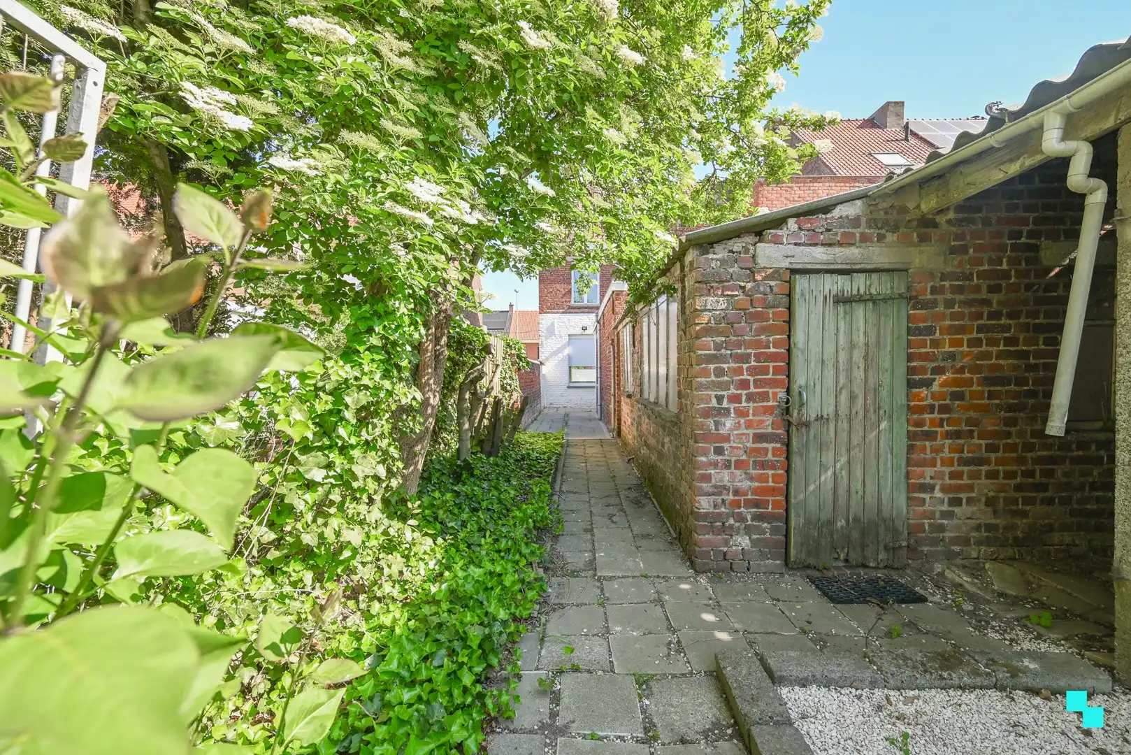 Op te frissen eengezinswoning met uitweg achteraan foto 14