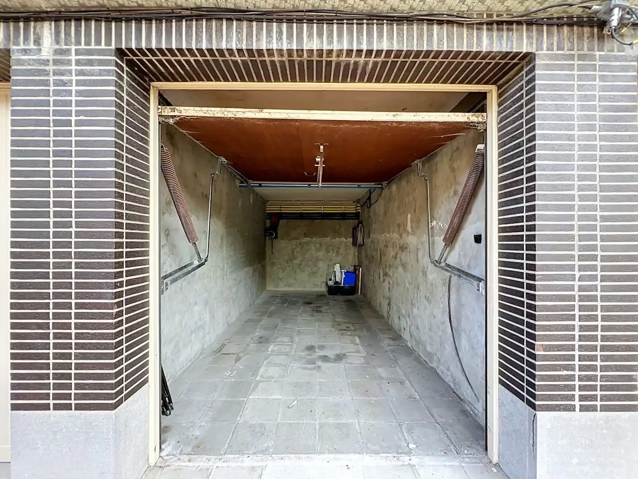 Gemakkelijk inrijdbare garage ter hoogte van het station. foto 4