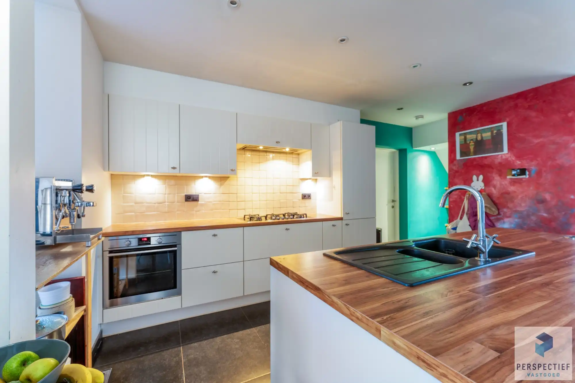 BEZOEKMOMENT ZATERDAG 28/02 VAN 10U TOT 12U | Ruime gerenoveerde woning met 4 slpk, grote tuin en garage foto 6