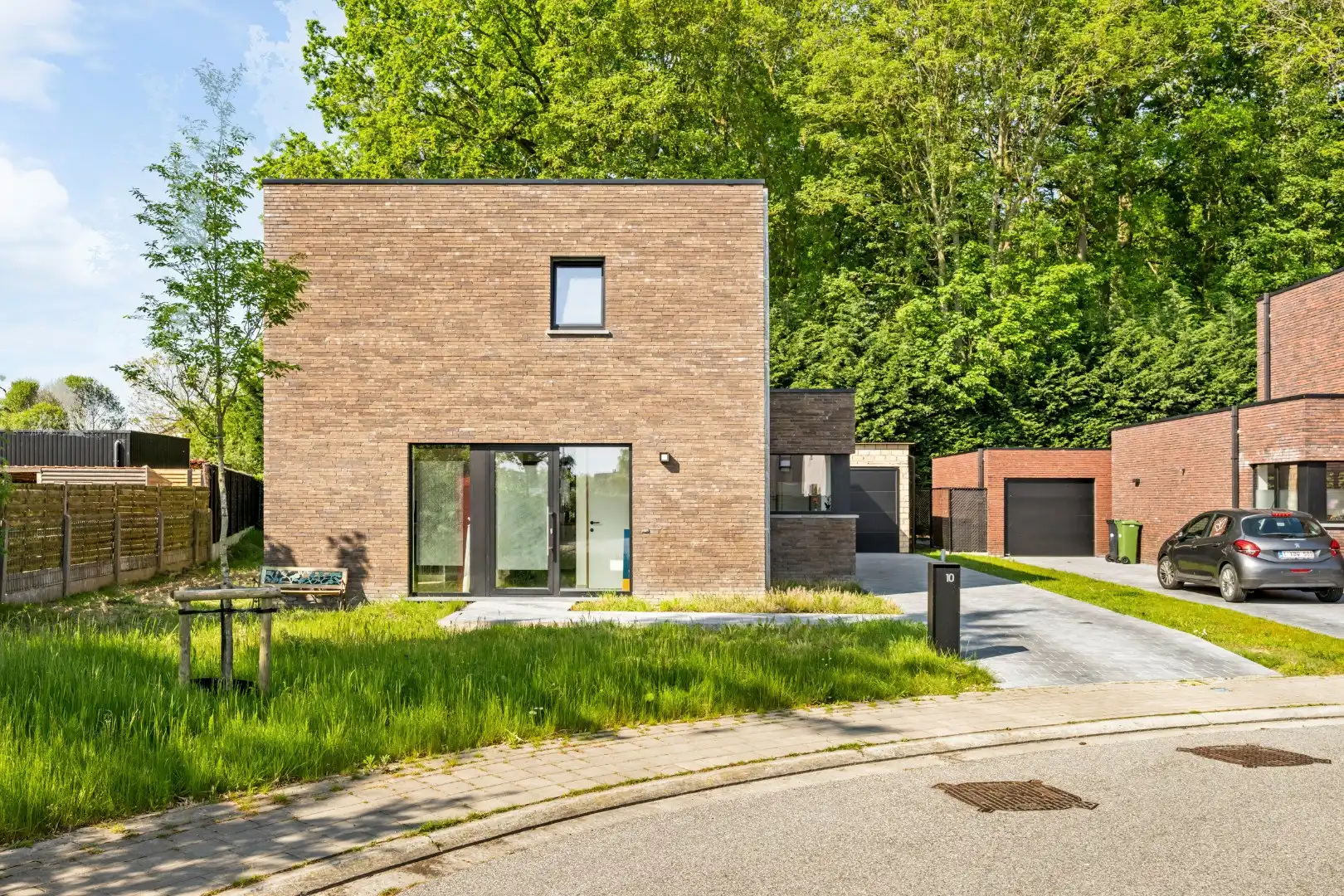 Recente villa met 3 slaapkamers, garage en zonnige tuin op een rustige ligging bij Ieper-centrum foto 2