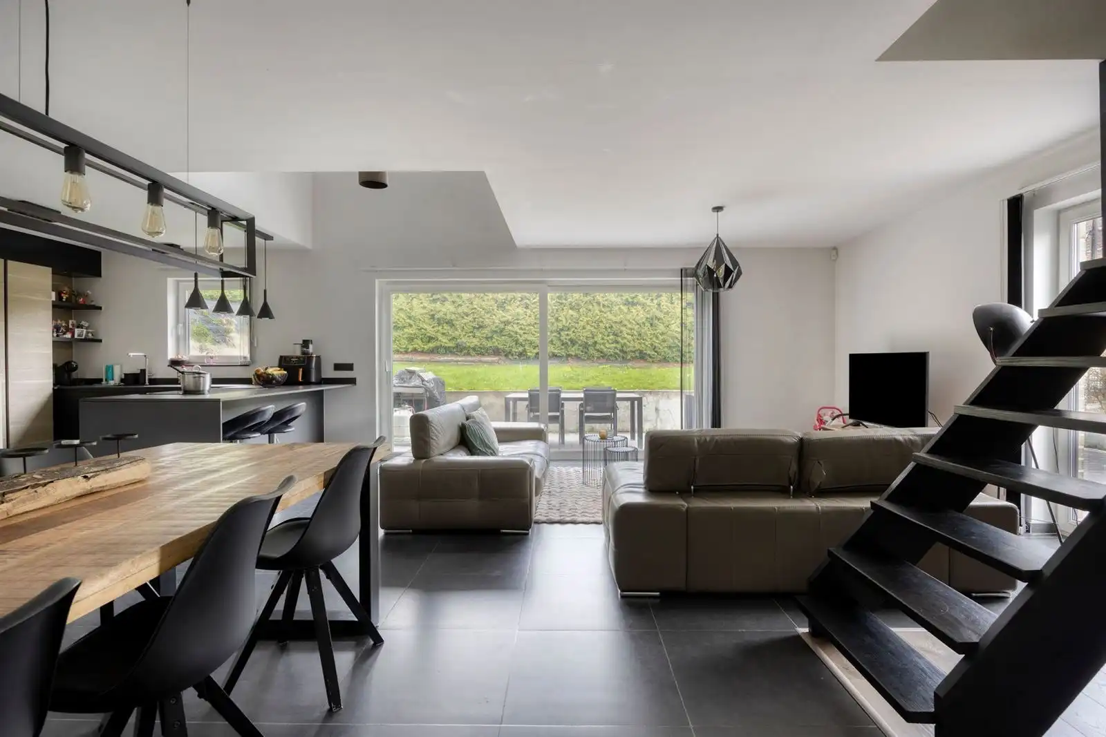 Alleenstaande woning met tuin foto 6