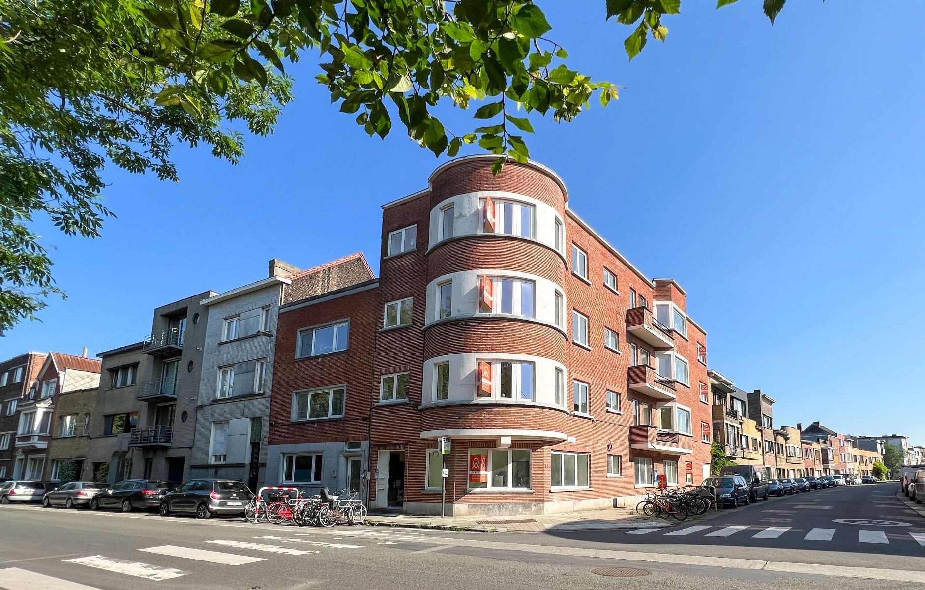 Ruim en lichtrijk gerenoveerde penthouse met vergund rooftopterras foto 30