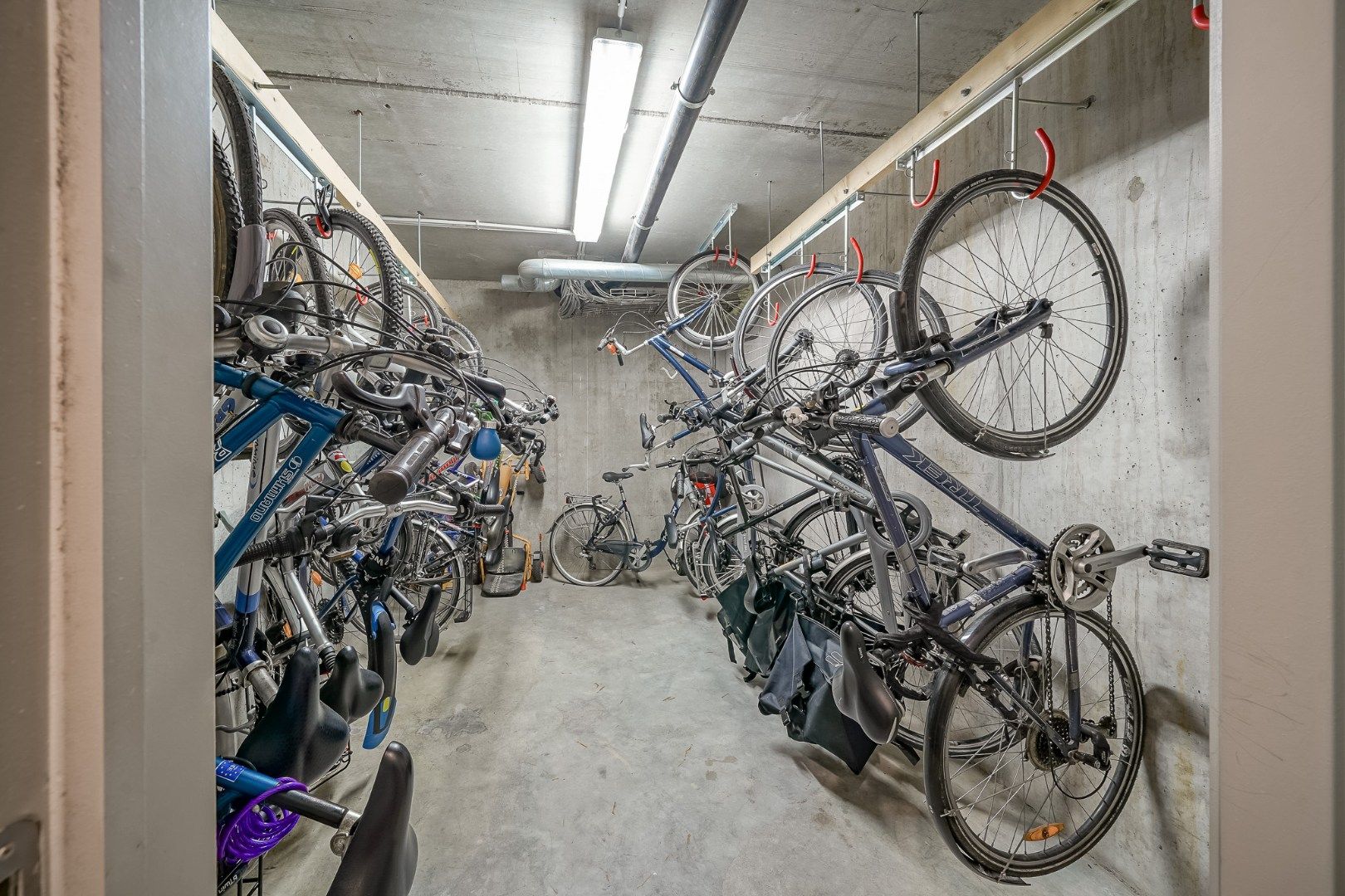 Instapklaar 2-slaapkamerappartement met zeezicht te Oostende foto 16