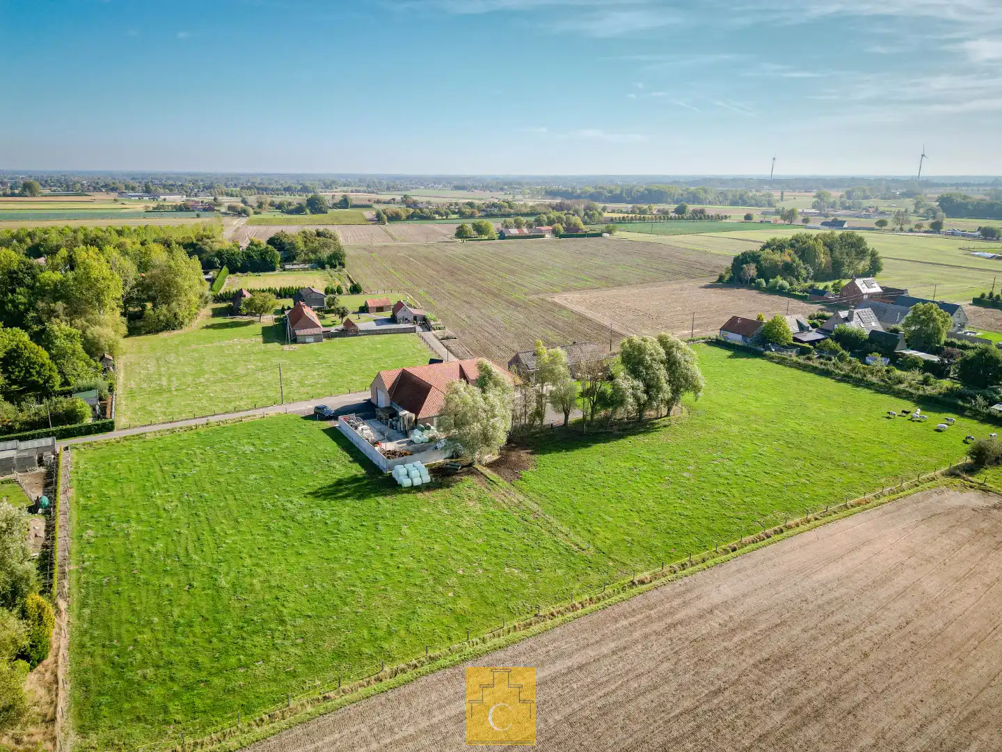 Boerderij met nieuwbouwloods (+400M2) en woning op 11.776 m² foto 2