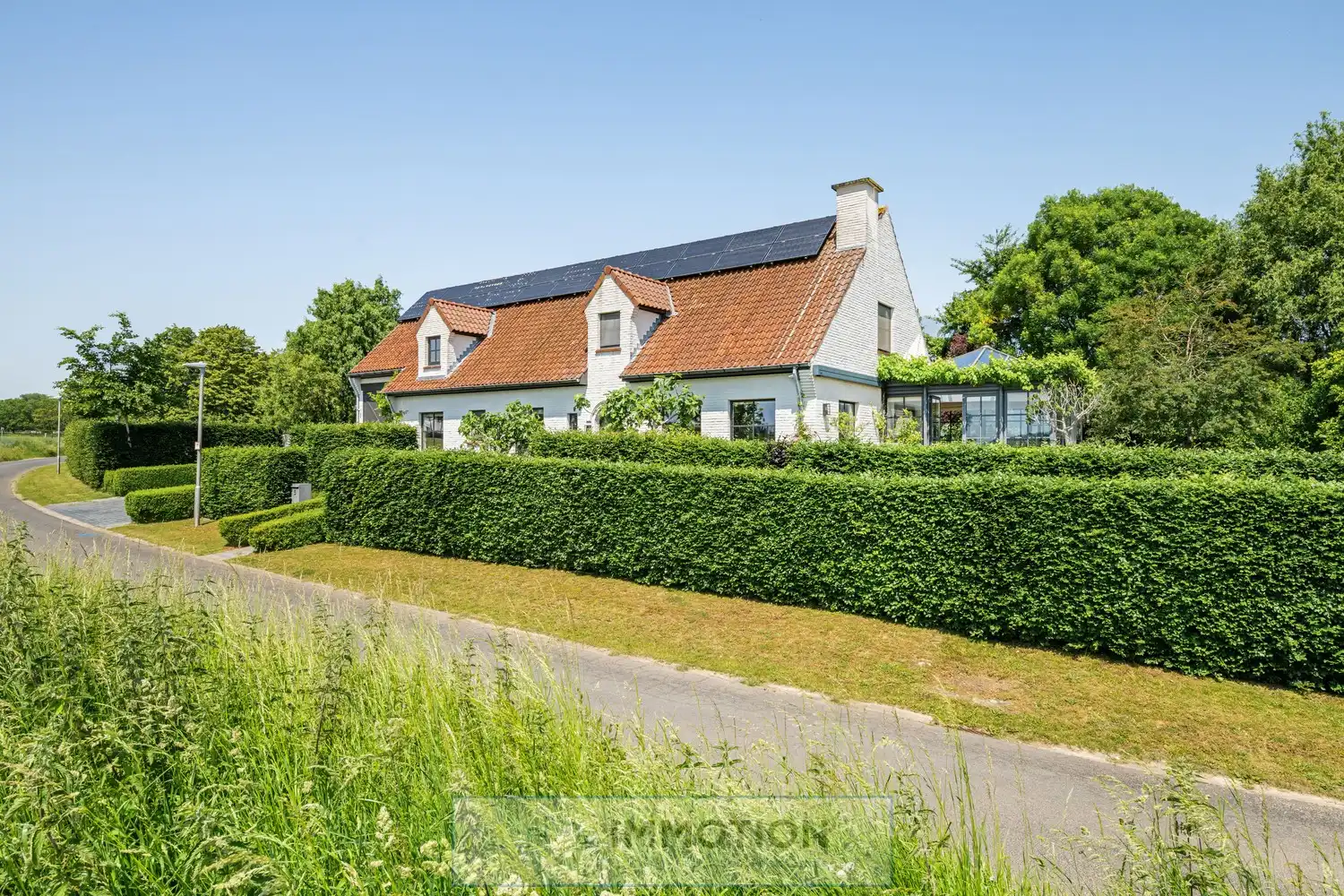 Uniek gelegen villa met prachtig landelijk uitzicht in Zwevegem foto 3