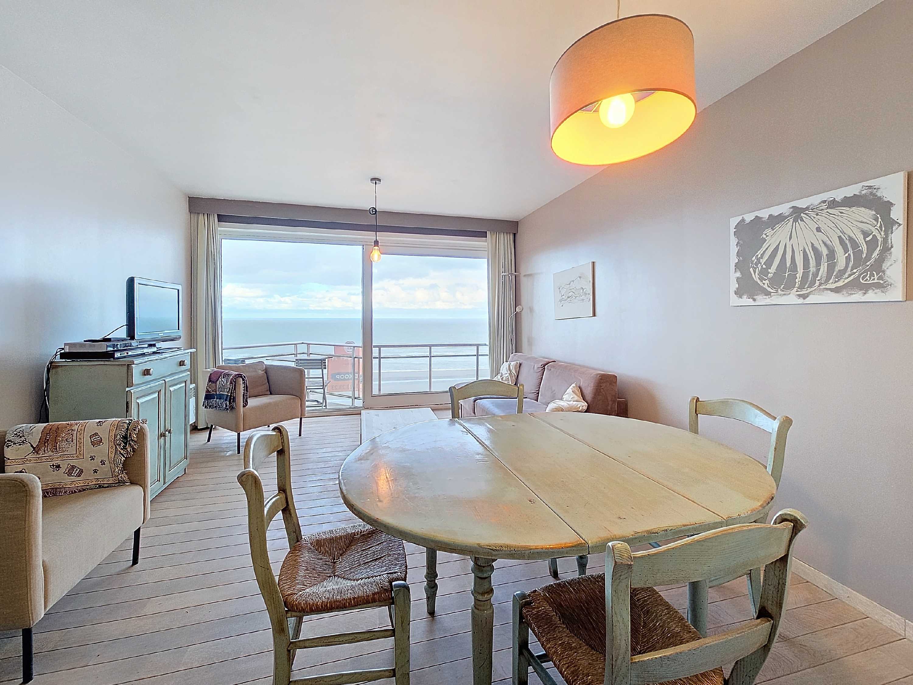 Instapklaar appartement met frontaal zeezicht te Nieuwpoort foto 4