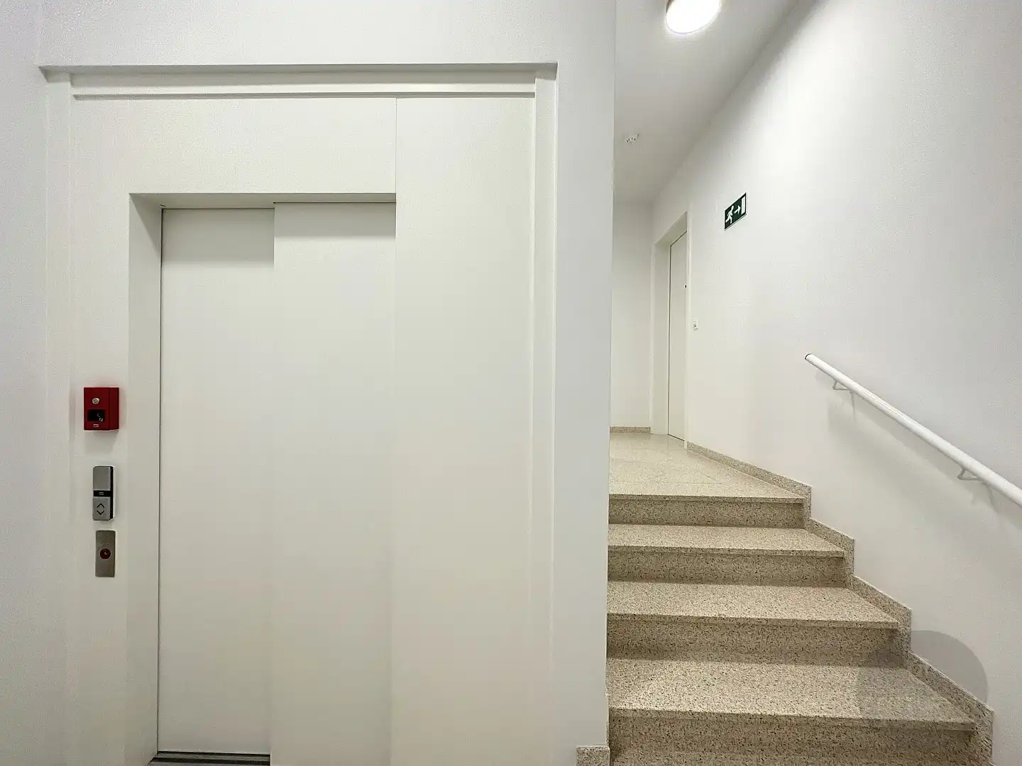 NIEUW en ZEER RUIM gelijkvloersappartement foto 25