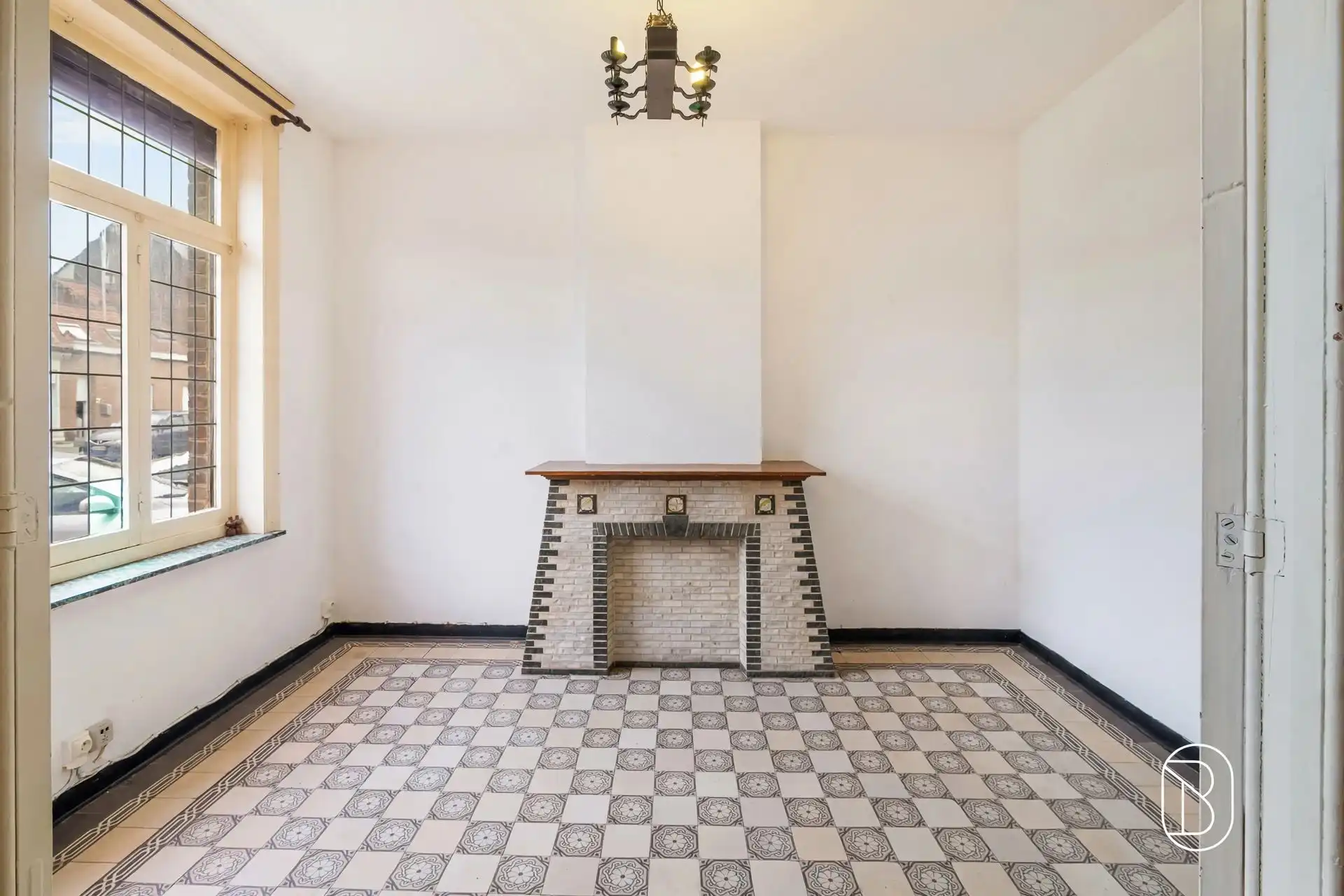 Te renoveren woning in centrum Lessines. foto 2