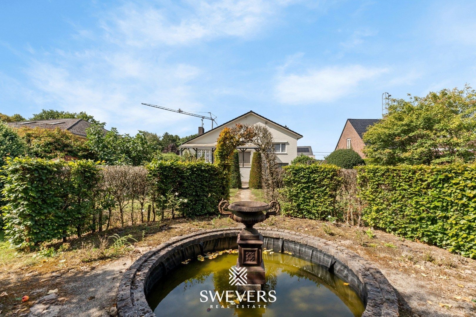 Ruime gezinswoning met 5 SLPK en veel potentieel in groene omgeving foto 27