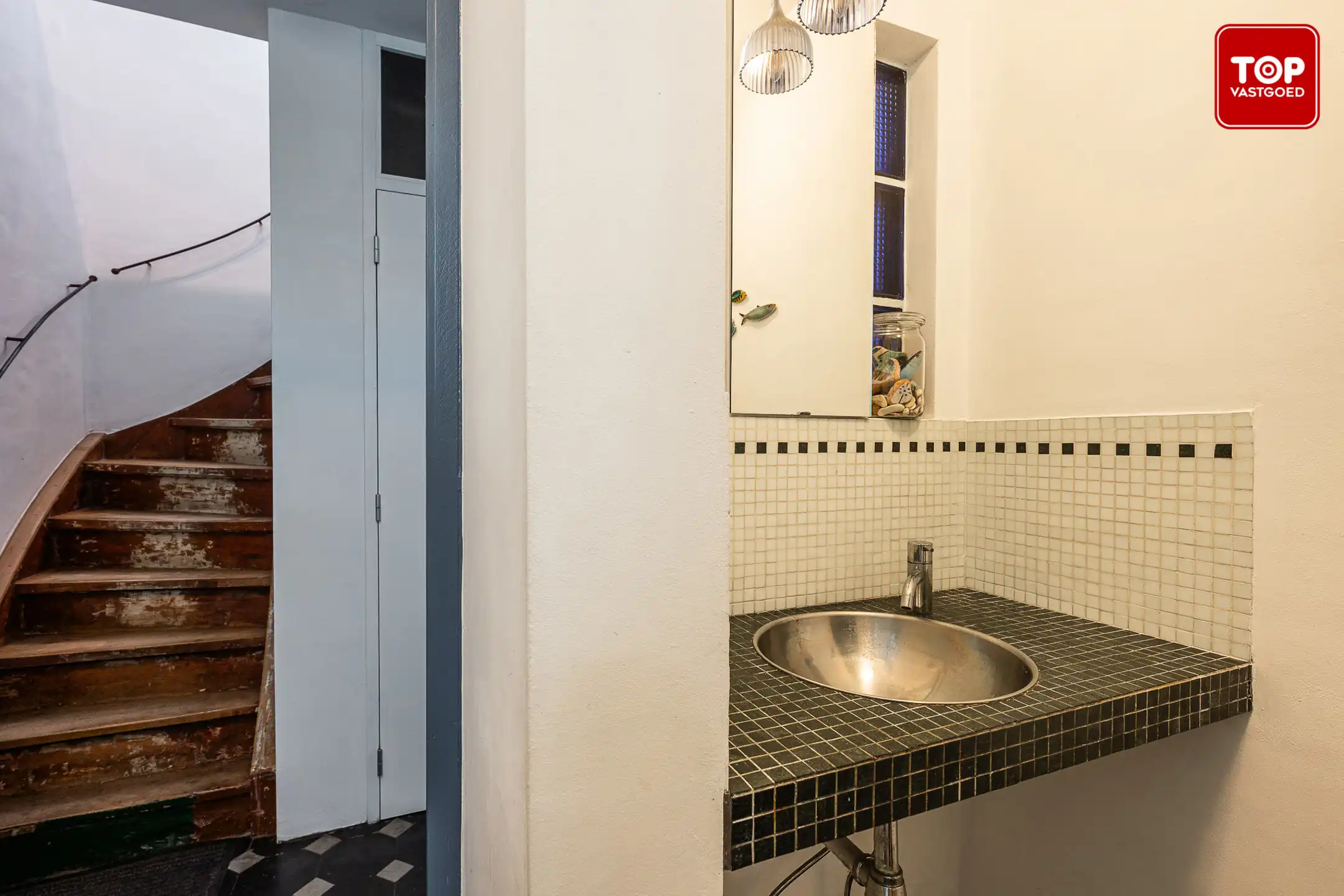 Authentieke en ruime woning met 3 slaapkamers, groot atelier en zonnige tuin foto 9