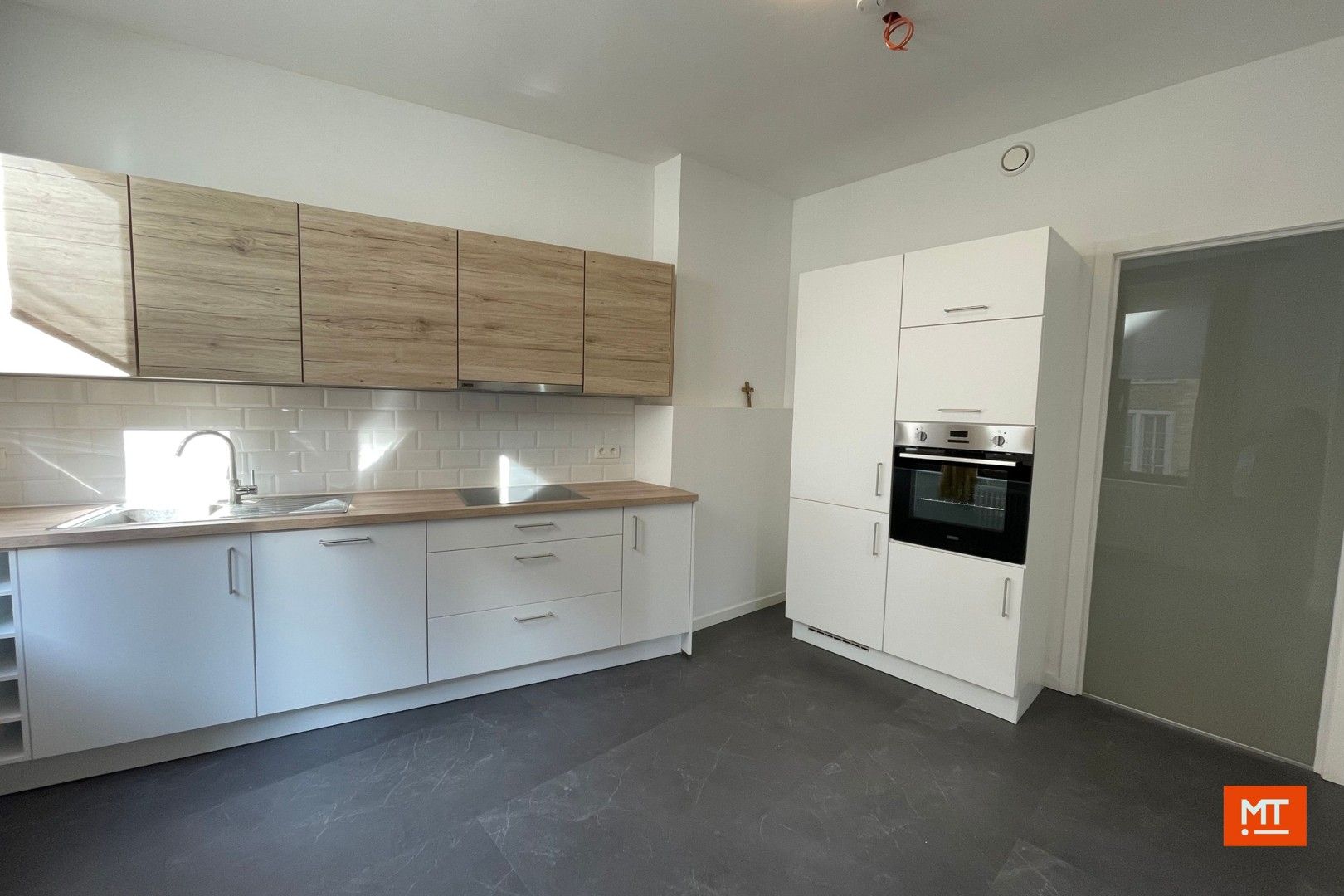 Instapklaar appartement met 1 slaapkamer te Ieper foto 3