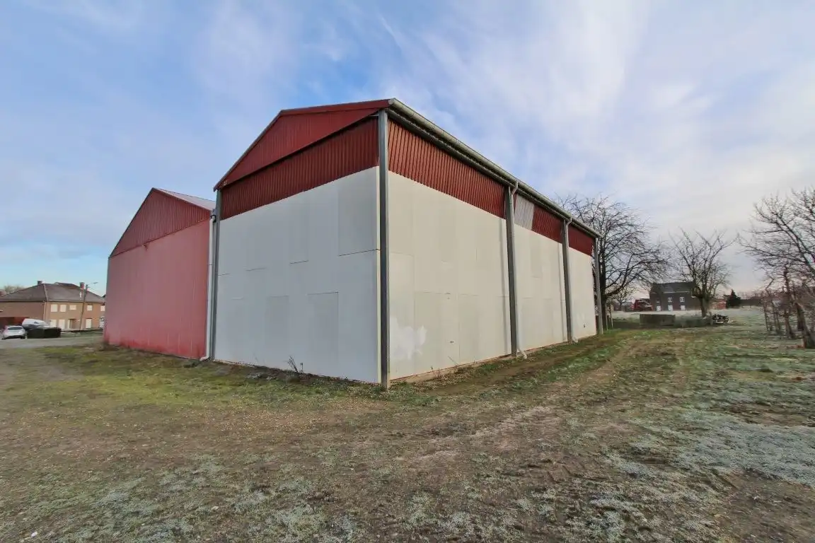 Ruime stockageruimte met frigoloodsen foto 24