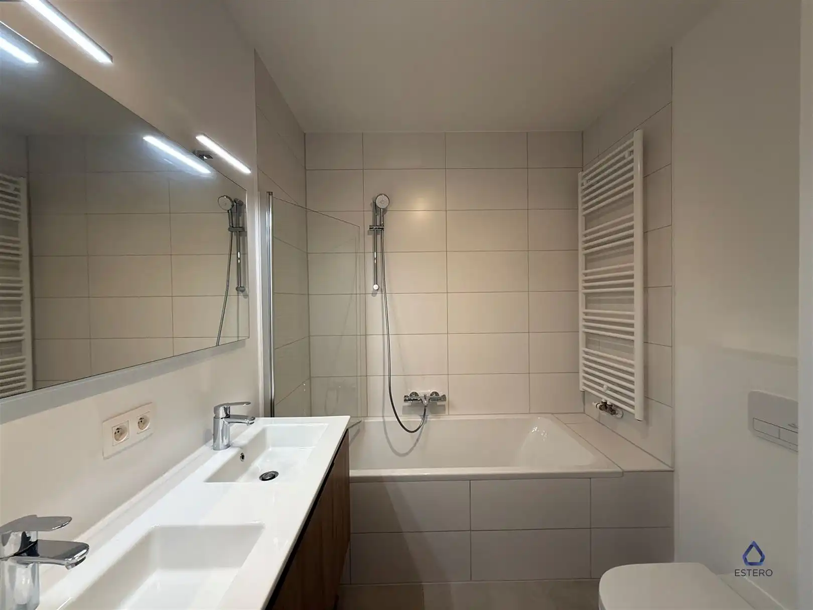 Modern nieuwbouwappt 2-SLK met Terras te Tour & Taxis foto 12