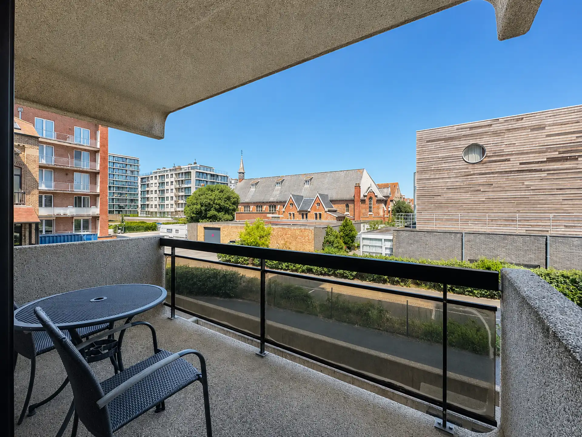 "Instapklaar appartement + garagebox vlak bij zee" foto 6