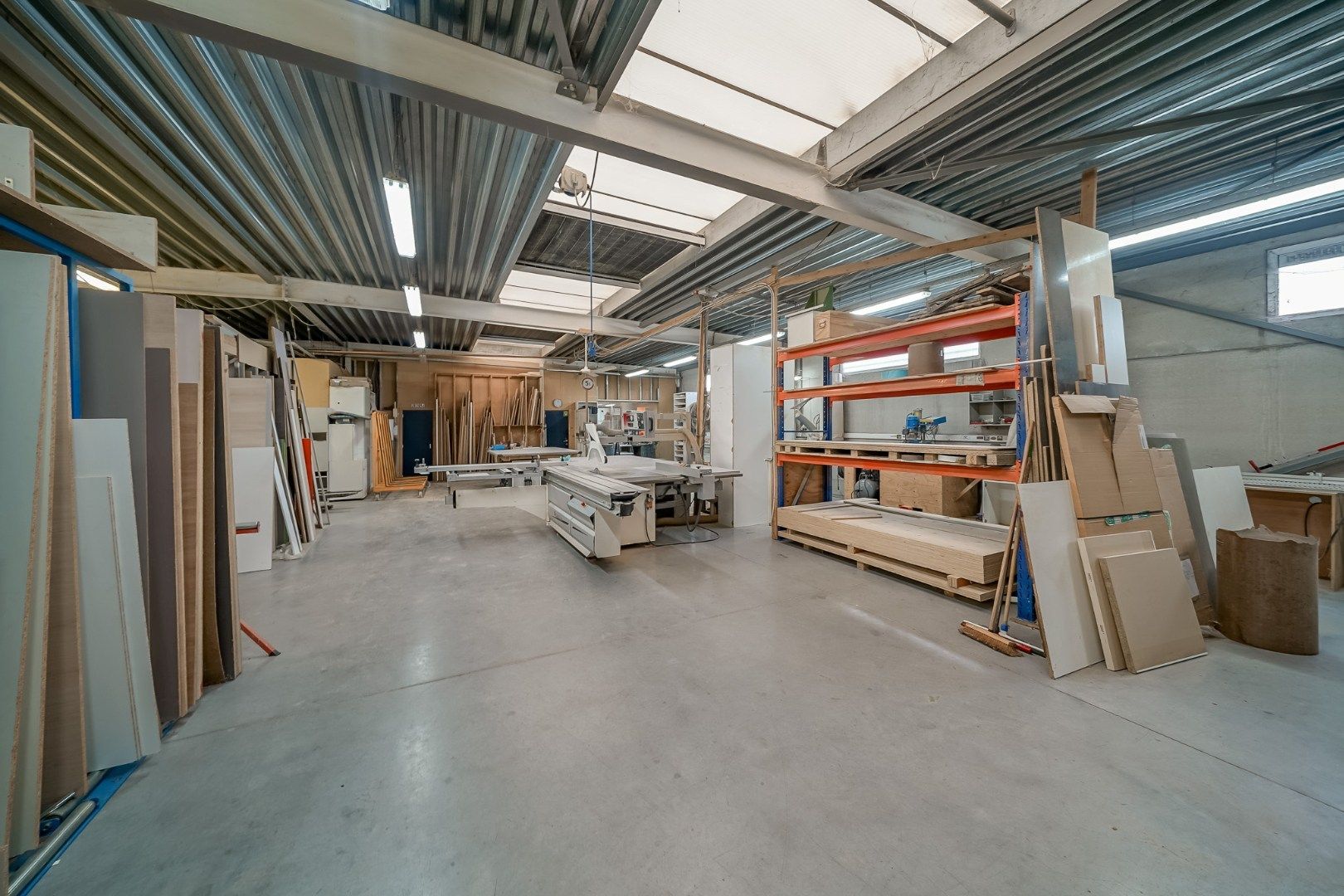 Winkelruimte met magazijn en woonst te Oostende foto 16