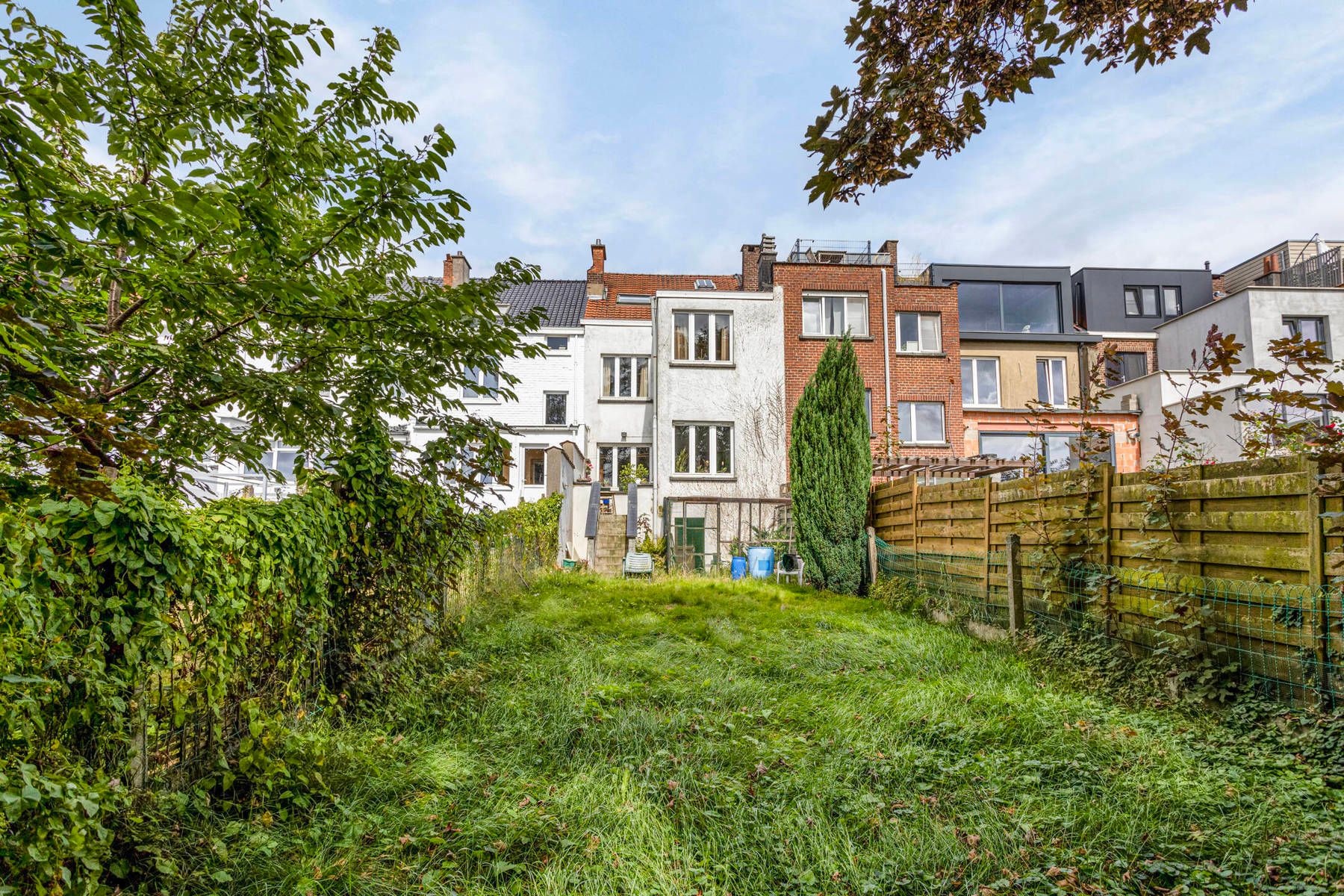 Karaktevolle woning met 4 slaapkamers in hartje Dilbeek foto 2