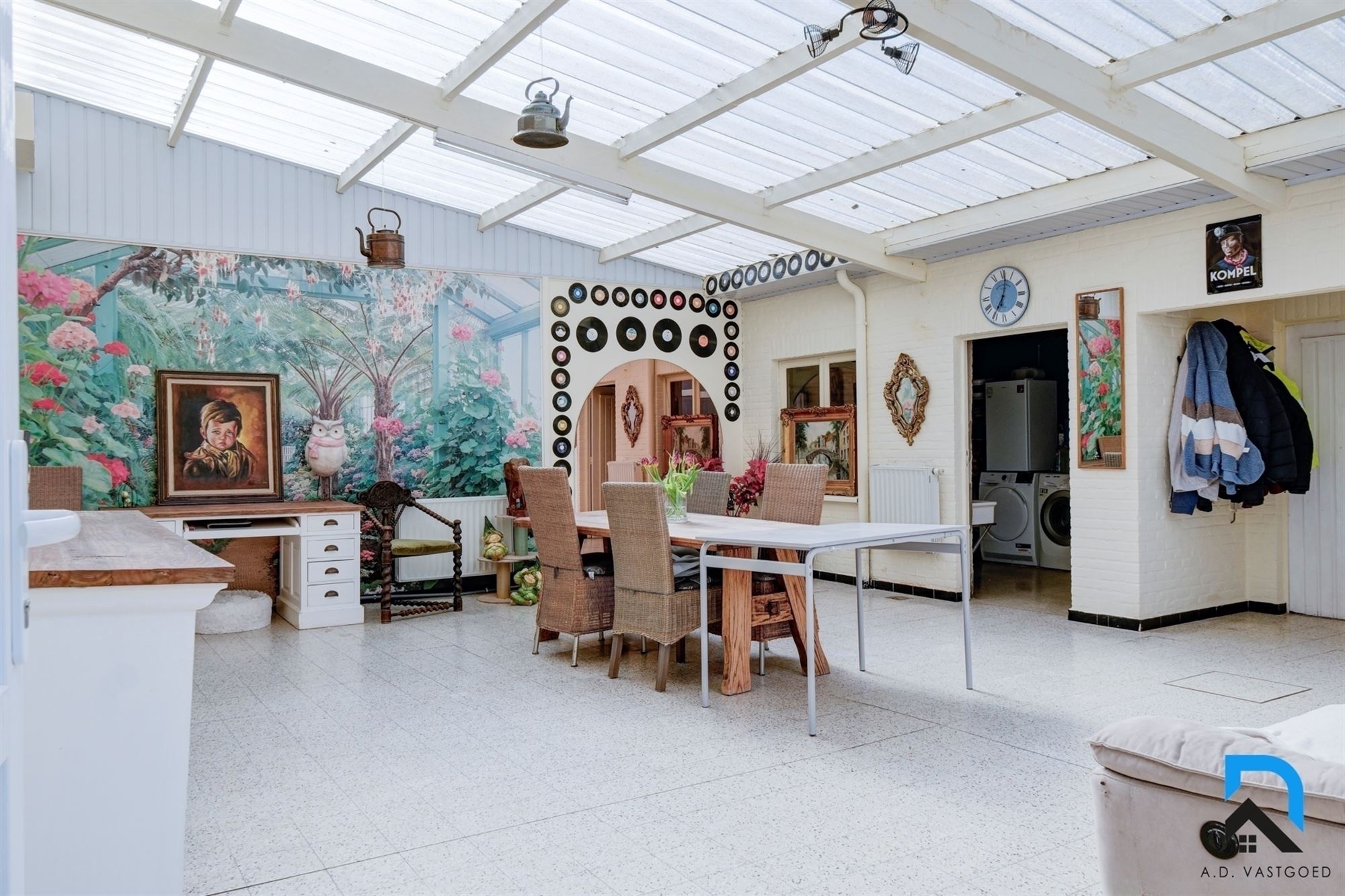 Ruime woning met grote tuin en dubbele garage foto 15