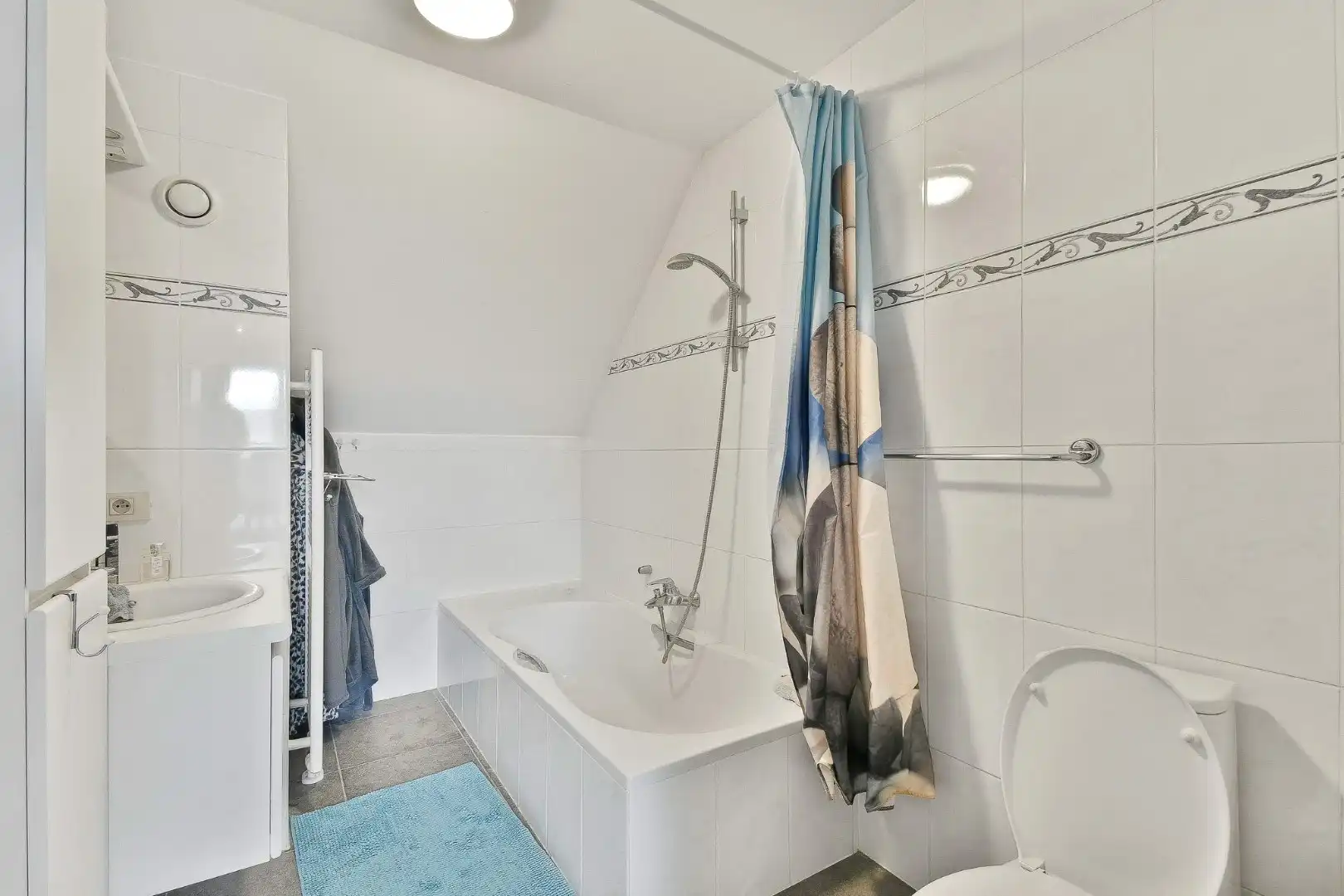 Duplex-appartement in rustige residentie met twee slaapkamers en terras foto 13
