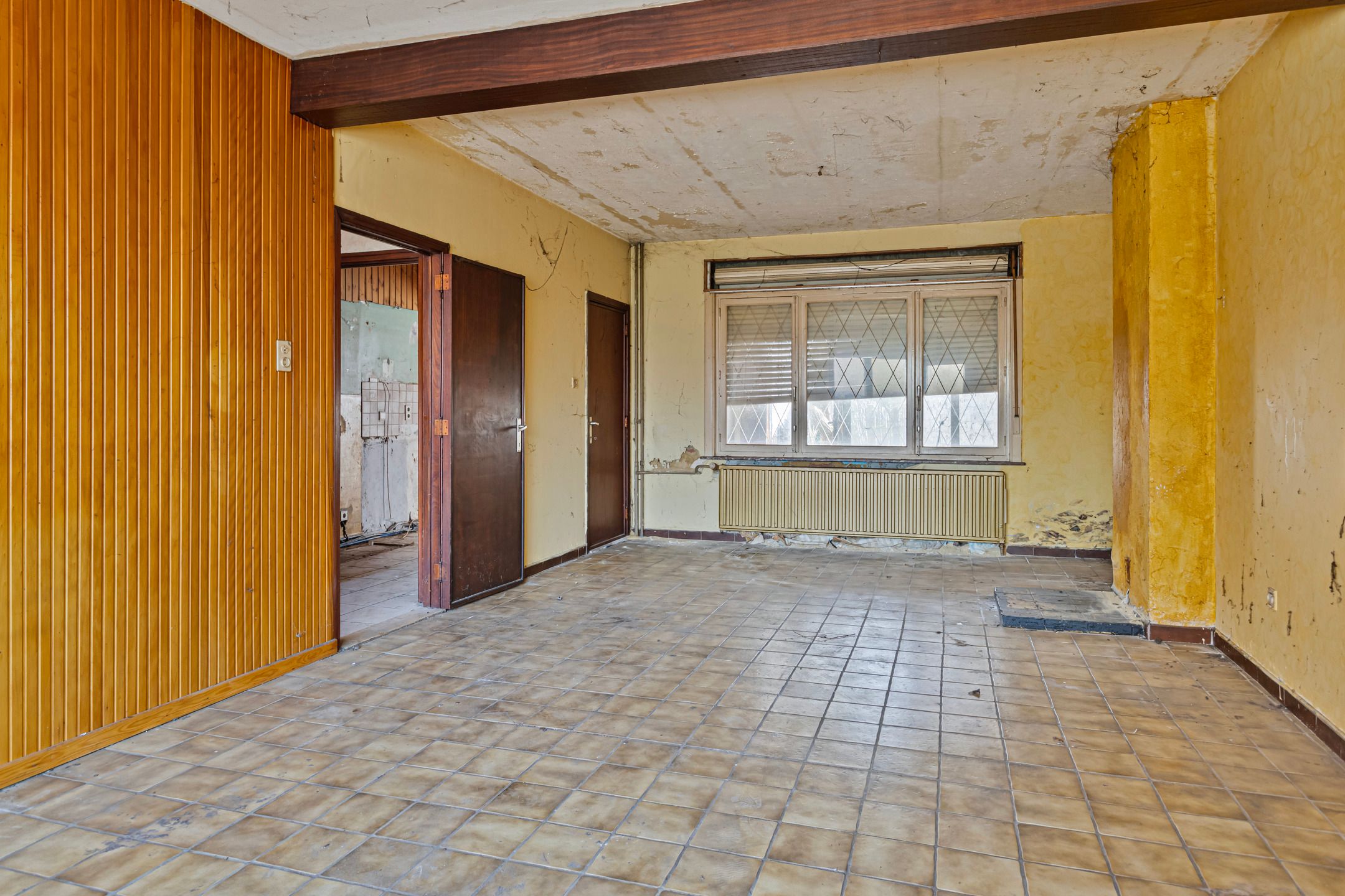 Ruime, te renoveren woning op toplocatie foto 5