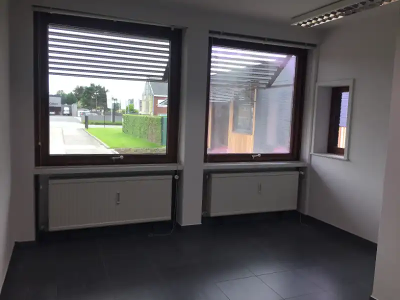 Kantoor 5 te huur, dichtbij ring van Kortrijk en autosnelwegen foto 6