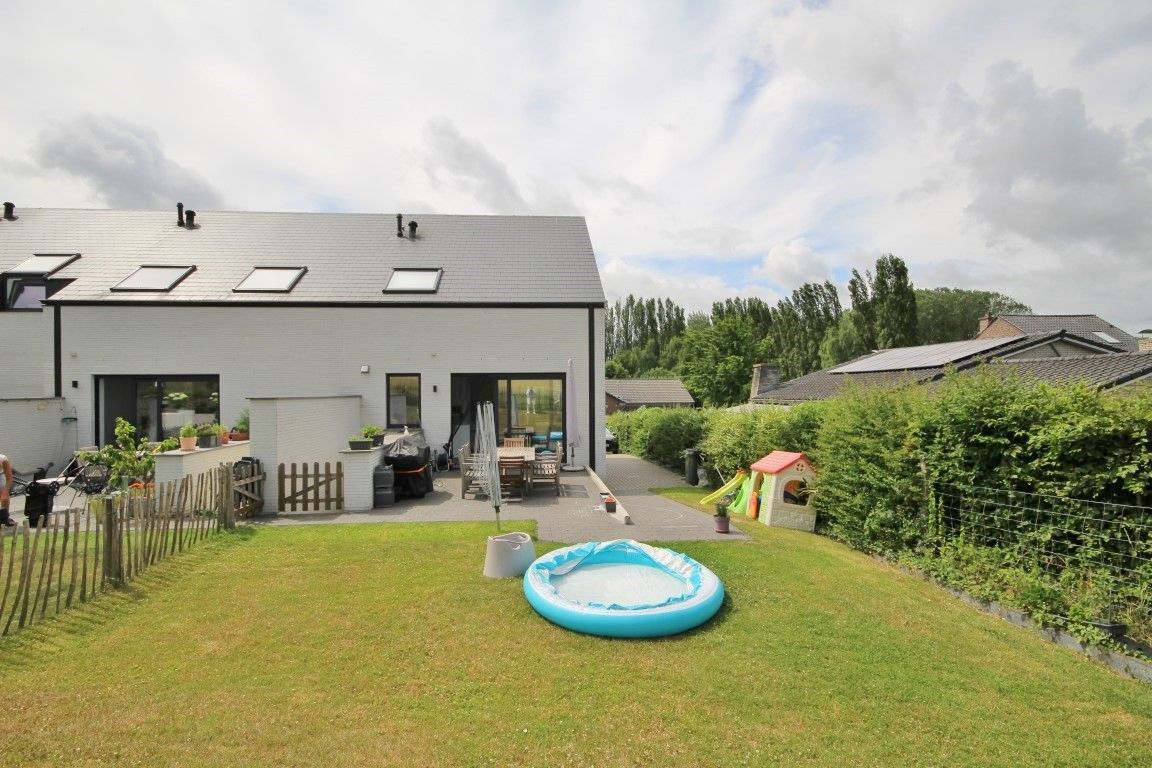 Moderne woning met 3 slaapkamers en tuin in het rustige Landen foto 16