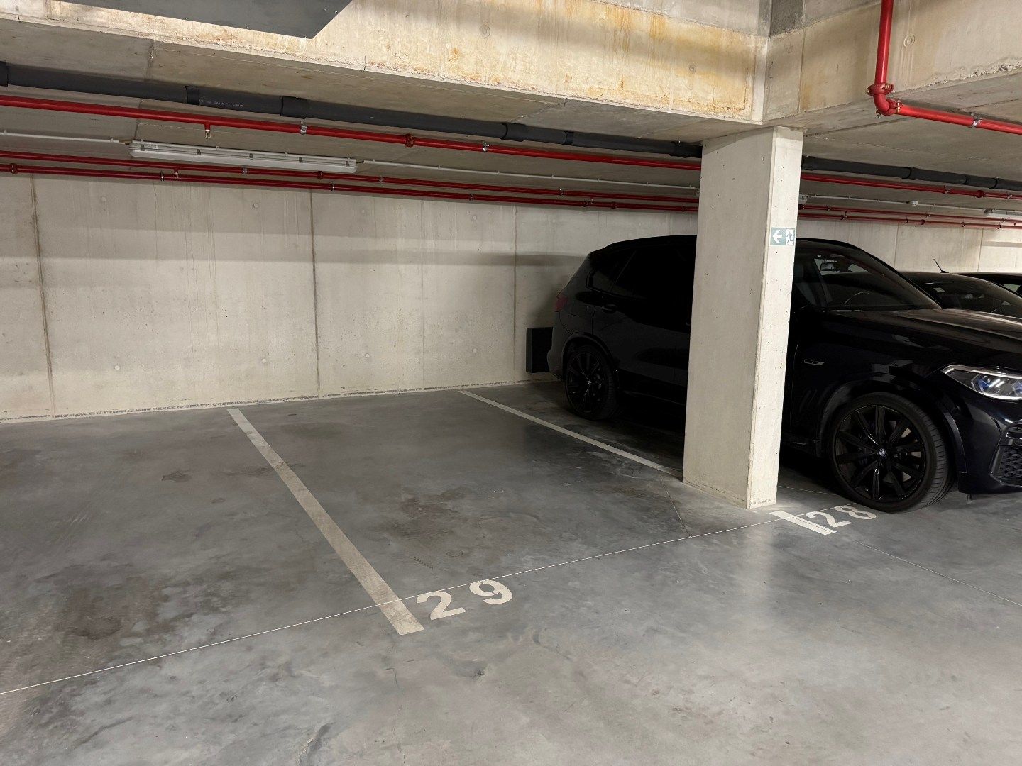 Centraal gelegen en makkelijk in te rijden autostandplaats foto {{pictureIndex}}