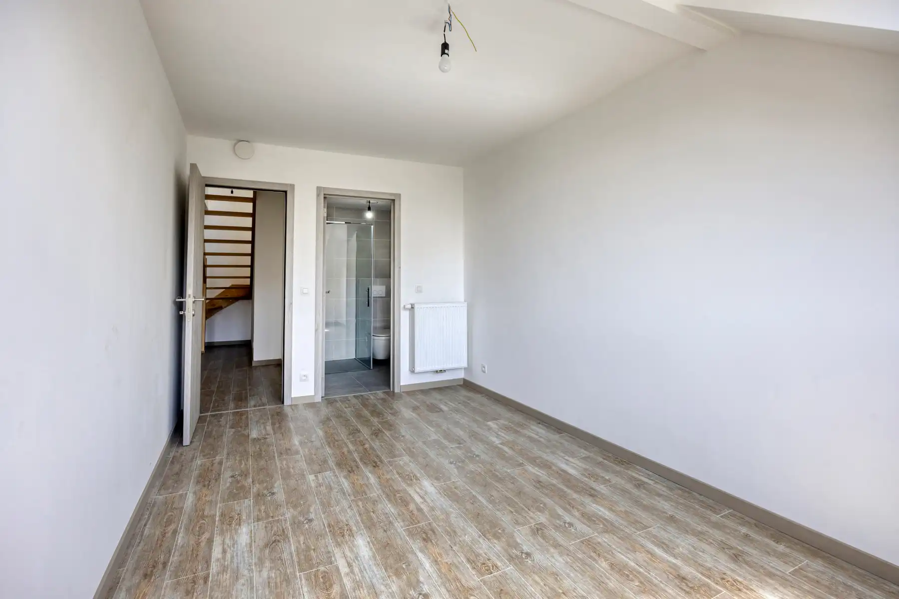 Nieuwbouw triplex met 4 slaap- en badkamers, tuin en parking foto 16