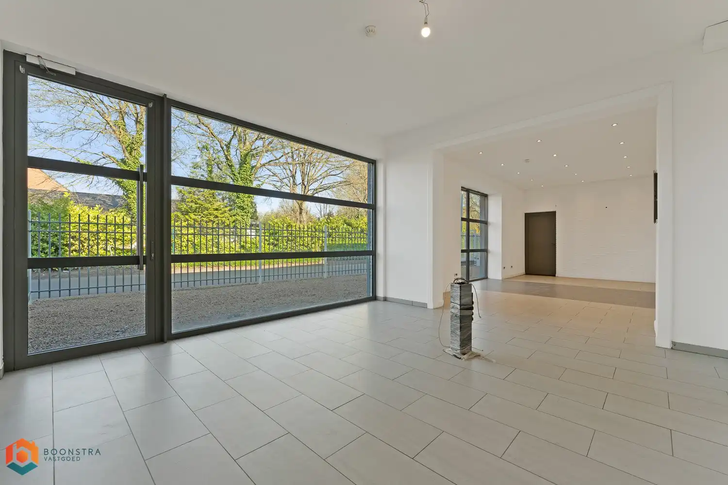 Handelspand met woonst en ruime parking op een perceel van 2592 m² te Rotselaar foto 5