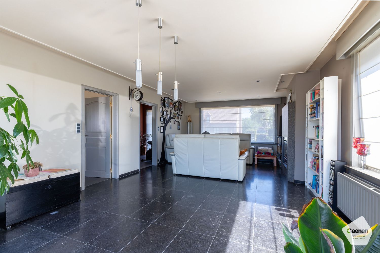 VRIJSTAANDE TE RENOVEREN STEVIGE WONING op een mooi perceel  van 1210 m²  met 3 slaapkamers , GARAGE EN BIJGEBOUW foto 6