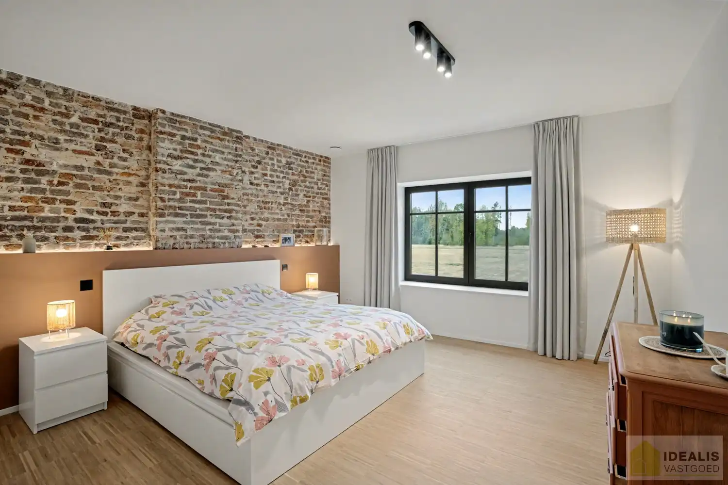 IDEALIS VASTGOED - EEN BIJZONDER HUIS, EEN BIJZONDERE LOCATIE, EEN UNIEKE KANS OM TE WONEN IN EEN AUTHENTIEK LANDHUIS MET EEN PRACHTIGE INRICHTING EN EEN HOOGWAARDDIGE AFWERKINGSGRAAD! foto 46