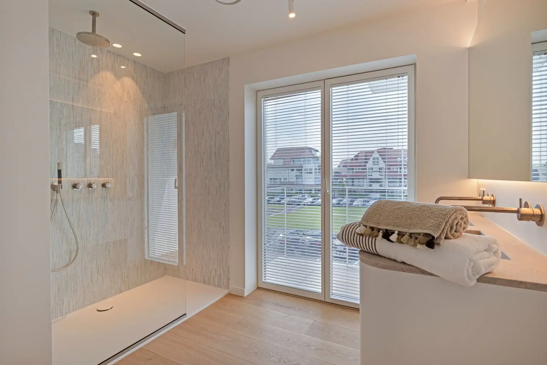 Exclusieve, volledig gerenoveerde hoekvilla met adembenemend zeezicht aan de Zeedijk. foto 35