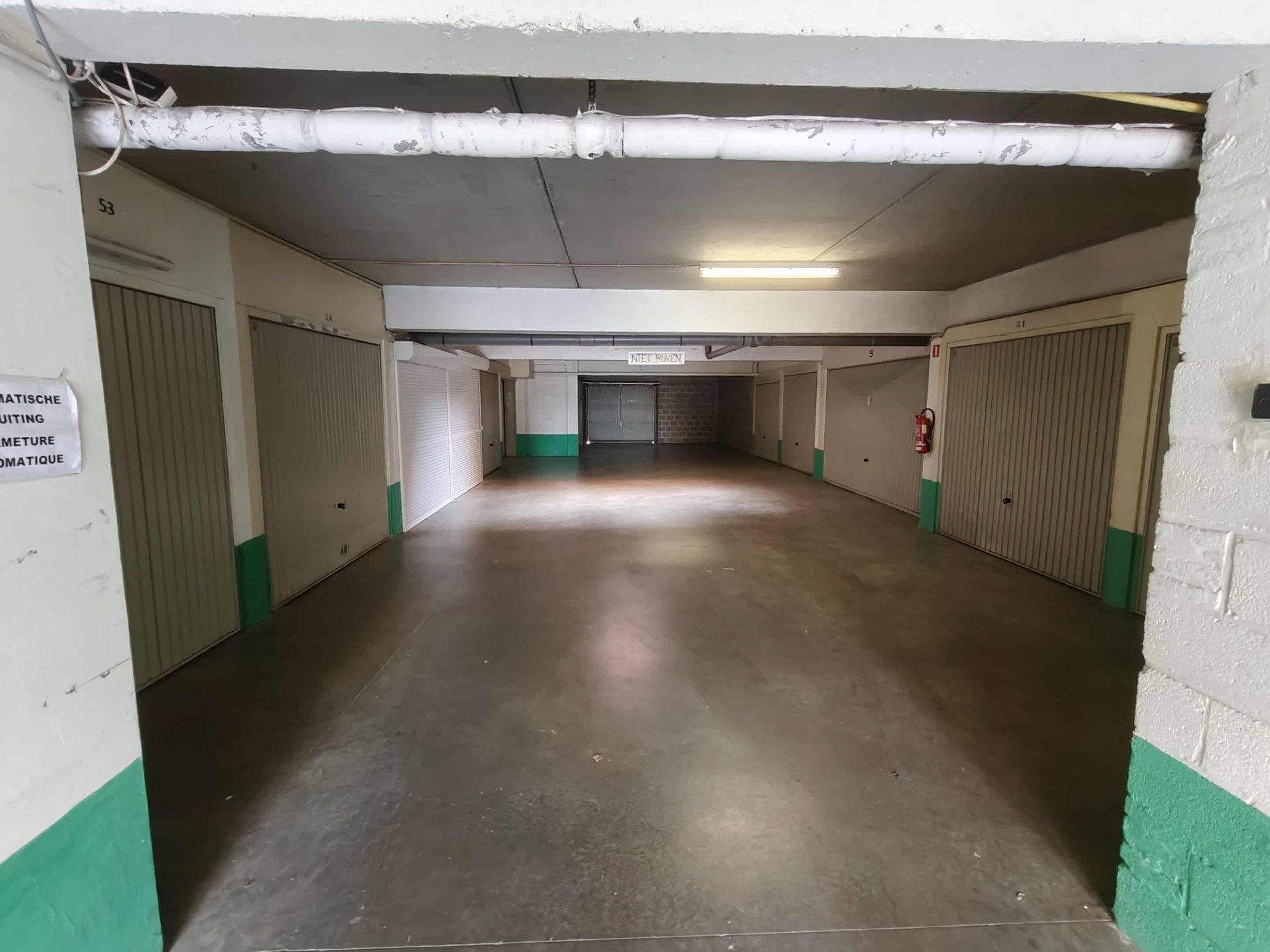 Zeer makkelijk in te rijden garage op het gelijkvloers foto 3