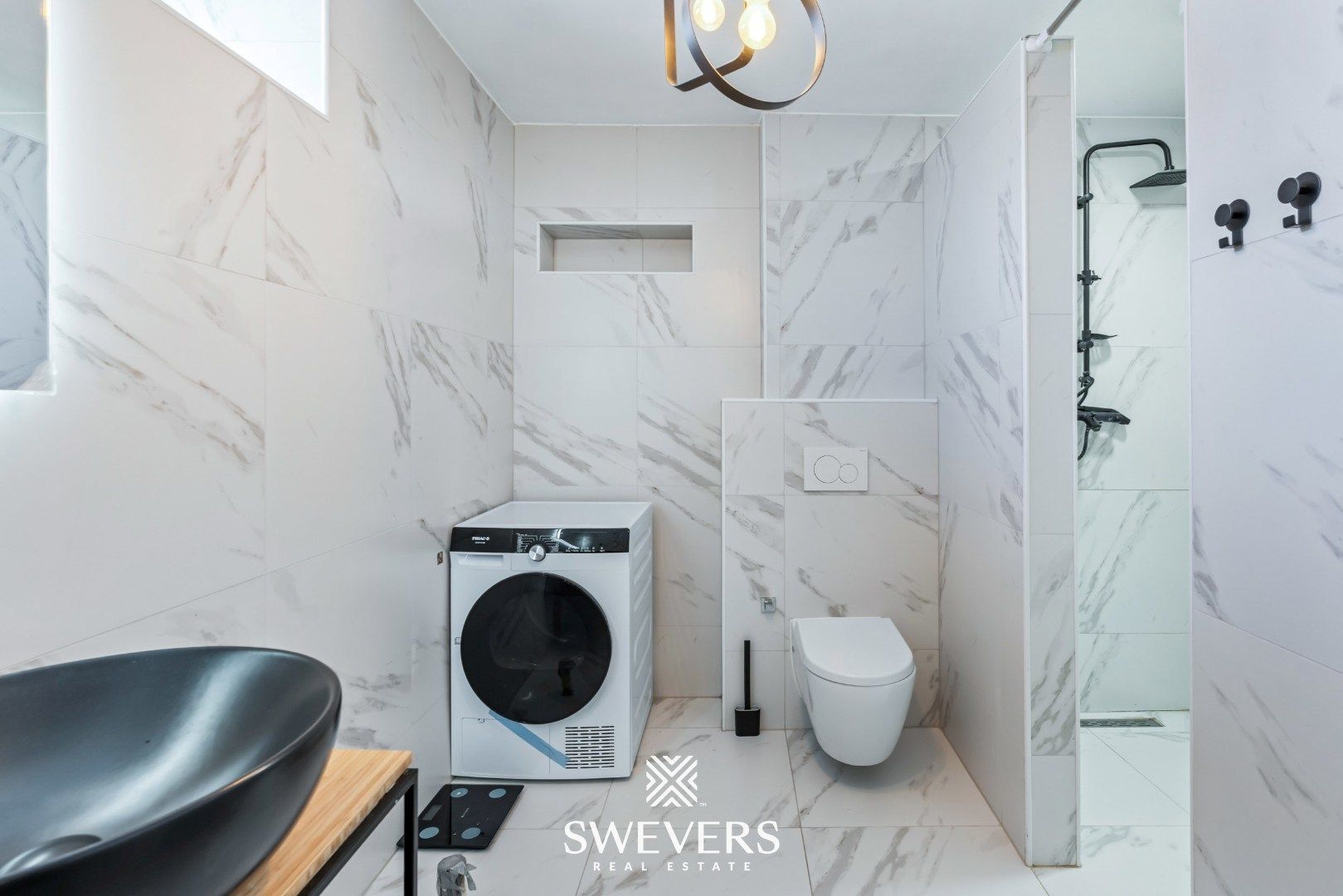 Instapklare, volledig gerenoveerde woning met zonnige tuin en grote garage foto 20