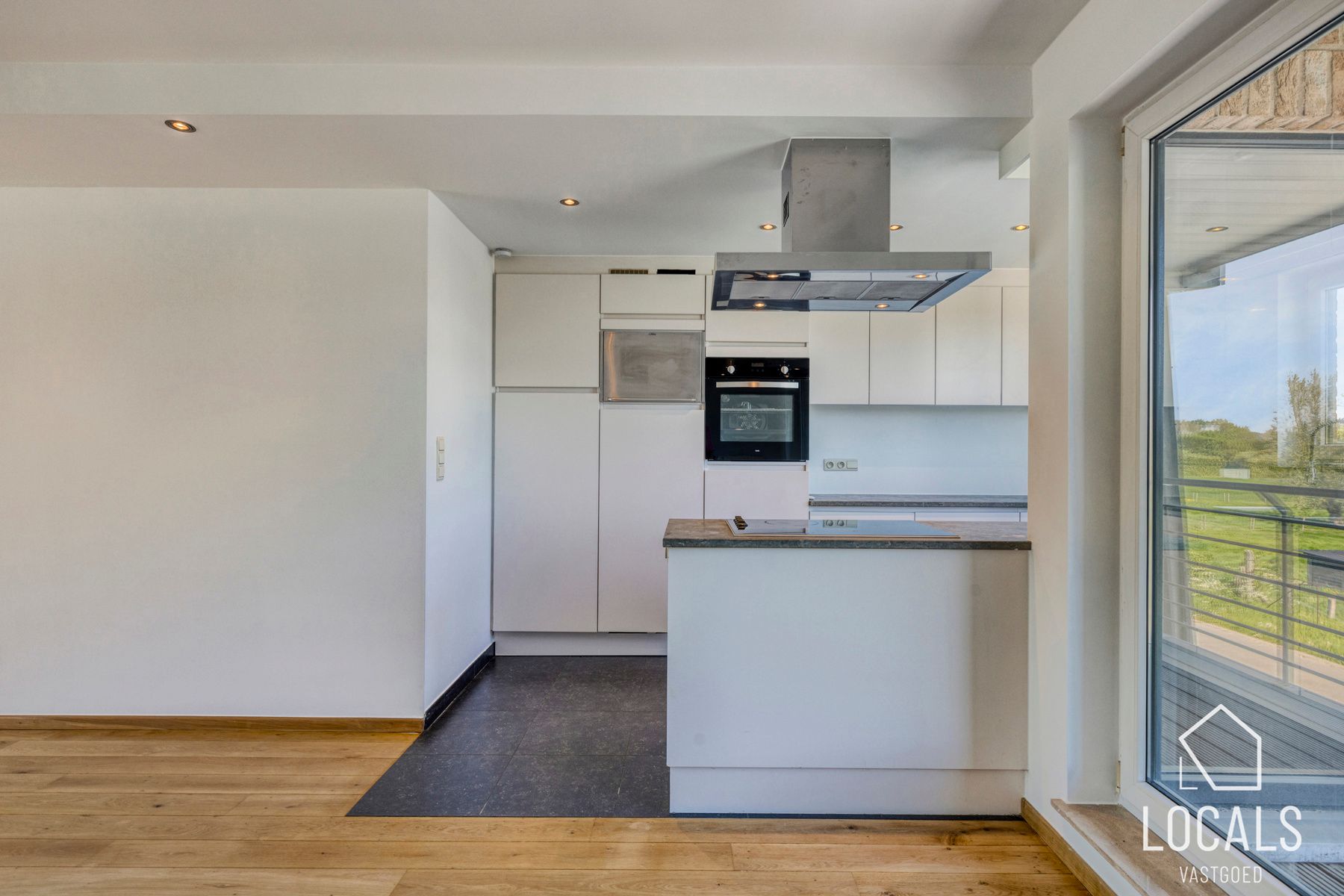 Instapklaar duplexappartement met 2 terrassen, 2 garageboxen foto 8